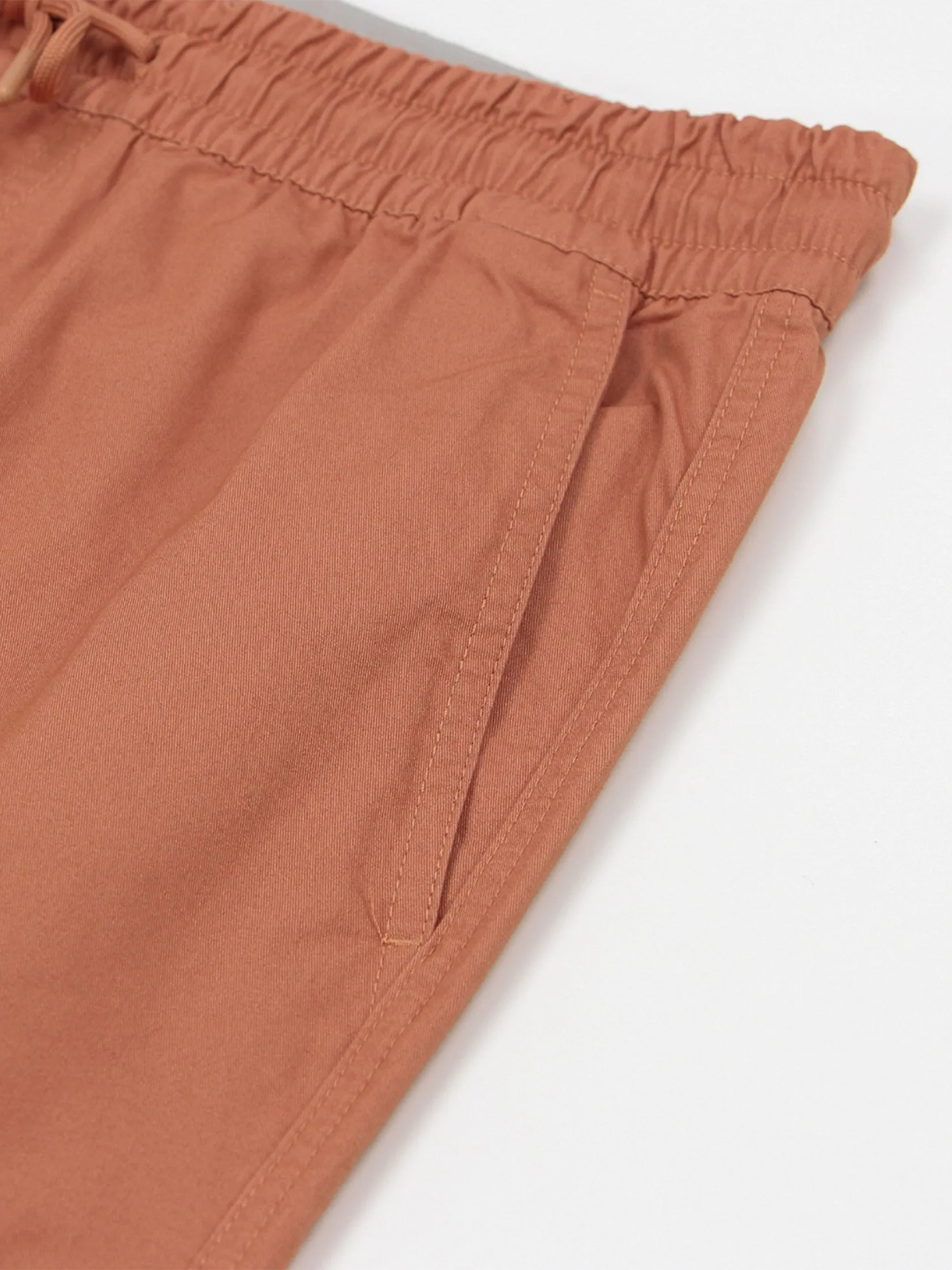 GIORDANO Men's Mid-Rise Slim Fit Elastic Waist Twill Bermuda Shorts Bronzed Orange