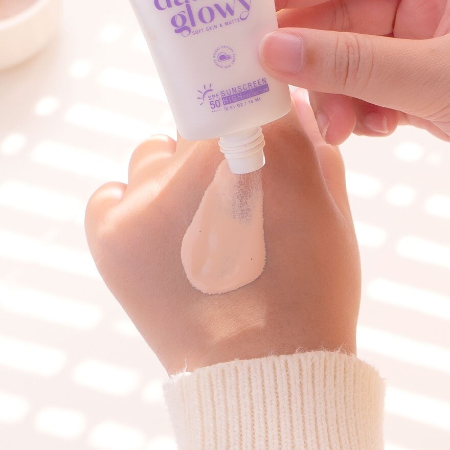 Deesay Daifuku Glowy Soft Skin  Matte Sunscreen High Protection SPF 50+ PA++++ 15ml.