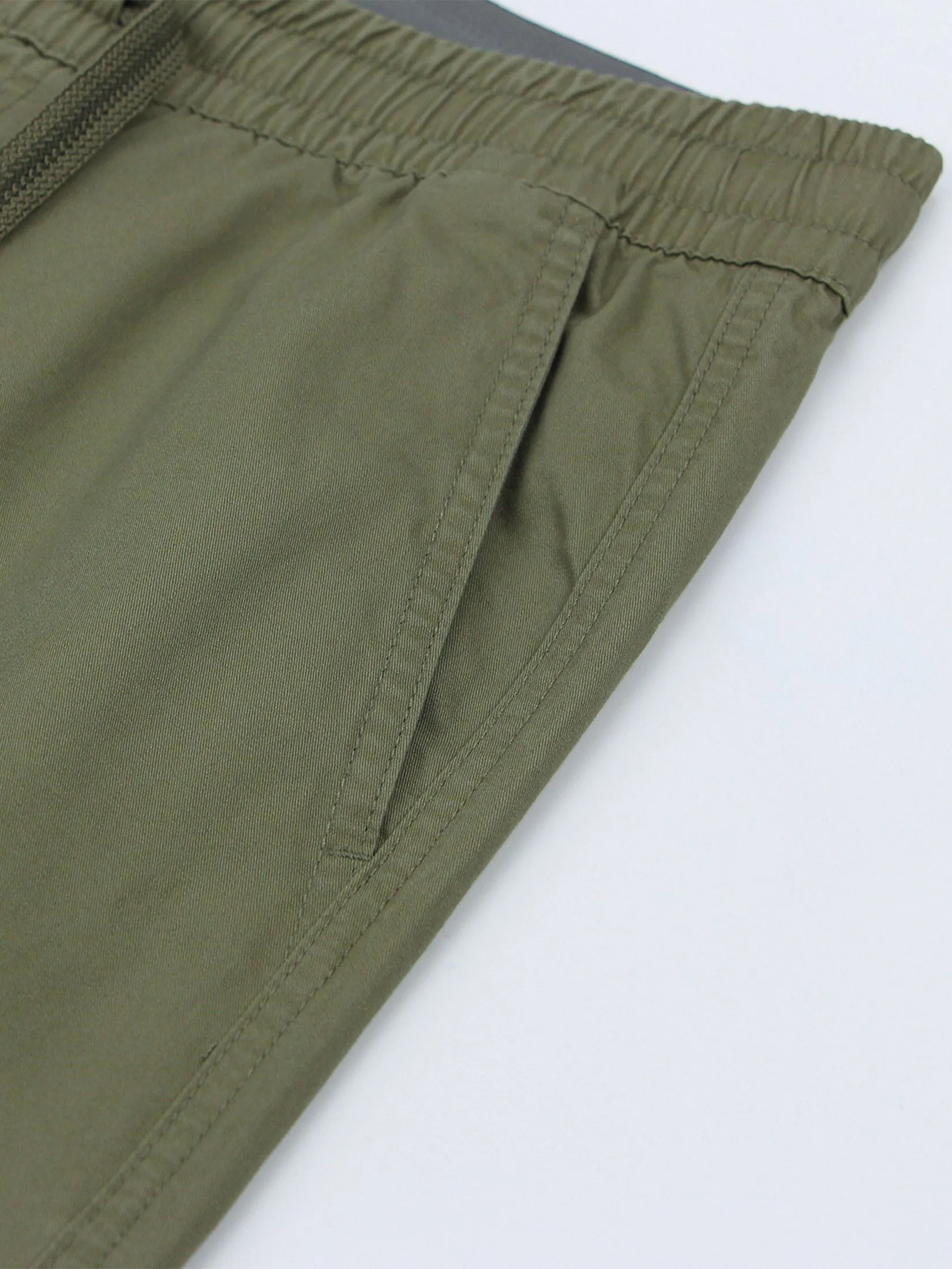 GIORDANO Men's Slim Twill Bermuda Shorts (180° Elastic Waist)  Dusky Green