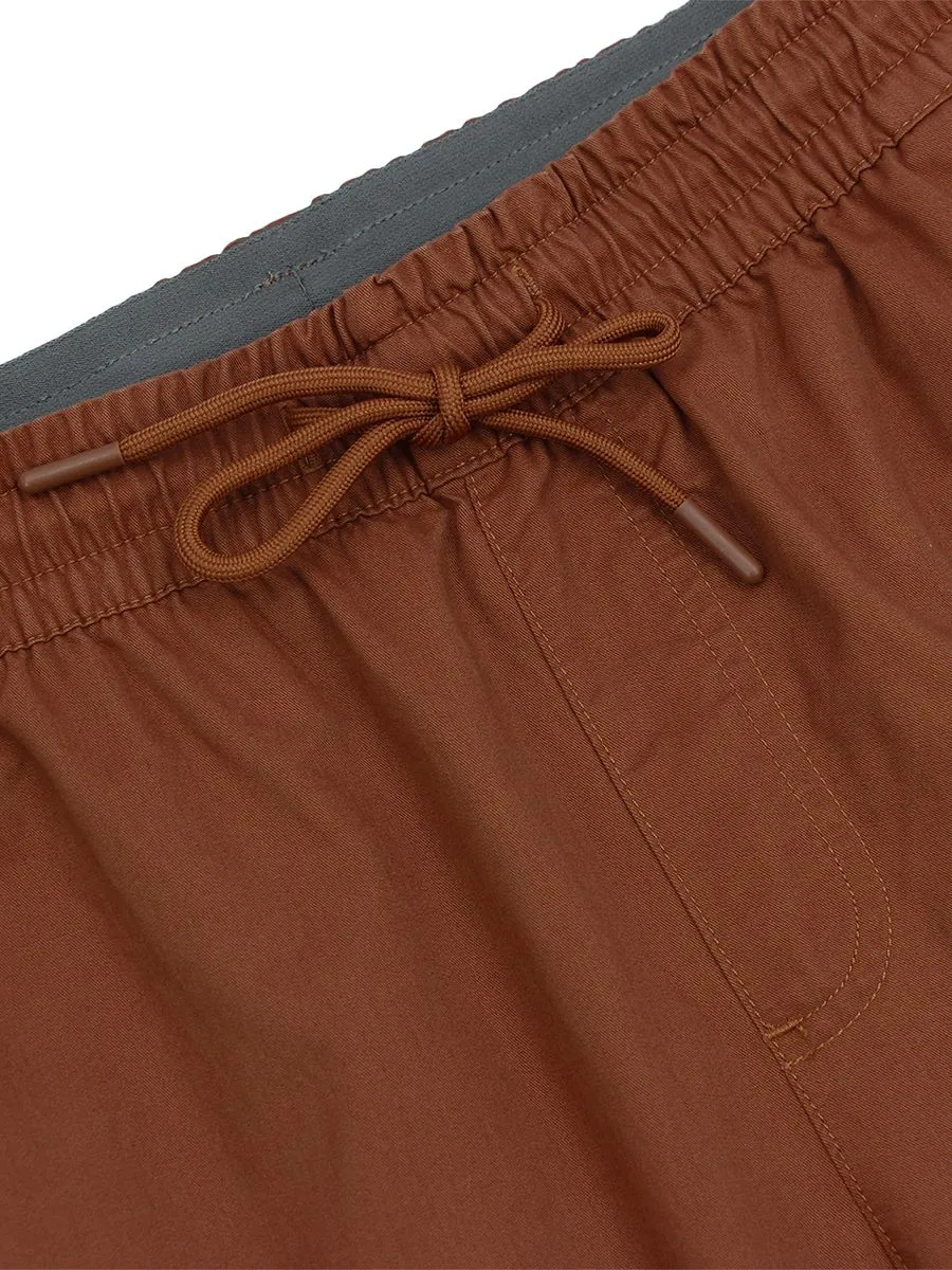 GIORDANO Men's Mid-Rise Slim Fit Elastic Waist Twill Bermuda Shorts Coconut Shell Brown