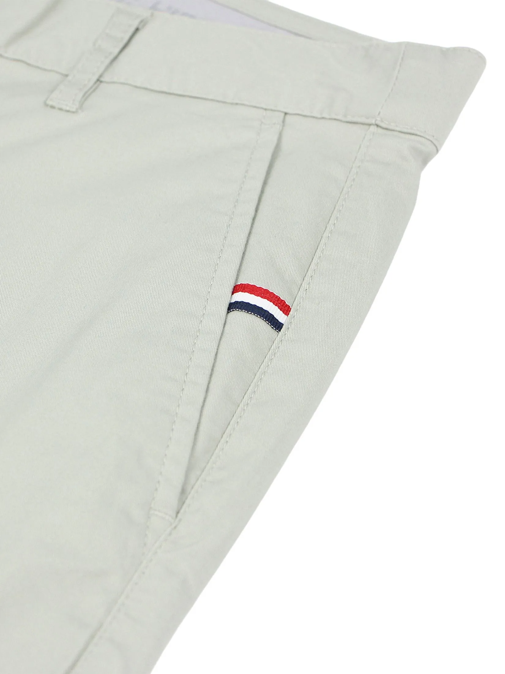 GIORDANO Men's Slim Taper Shorts (180° Elastic Waist) Budding Green