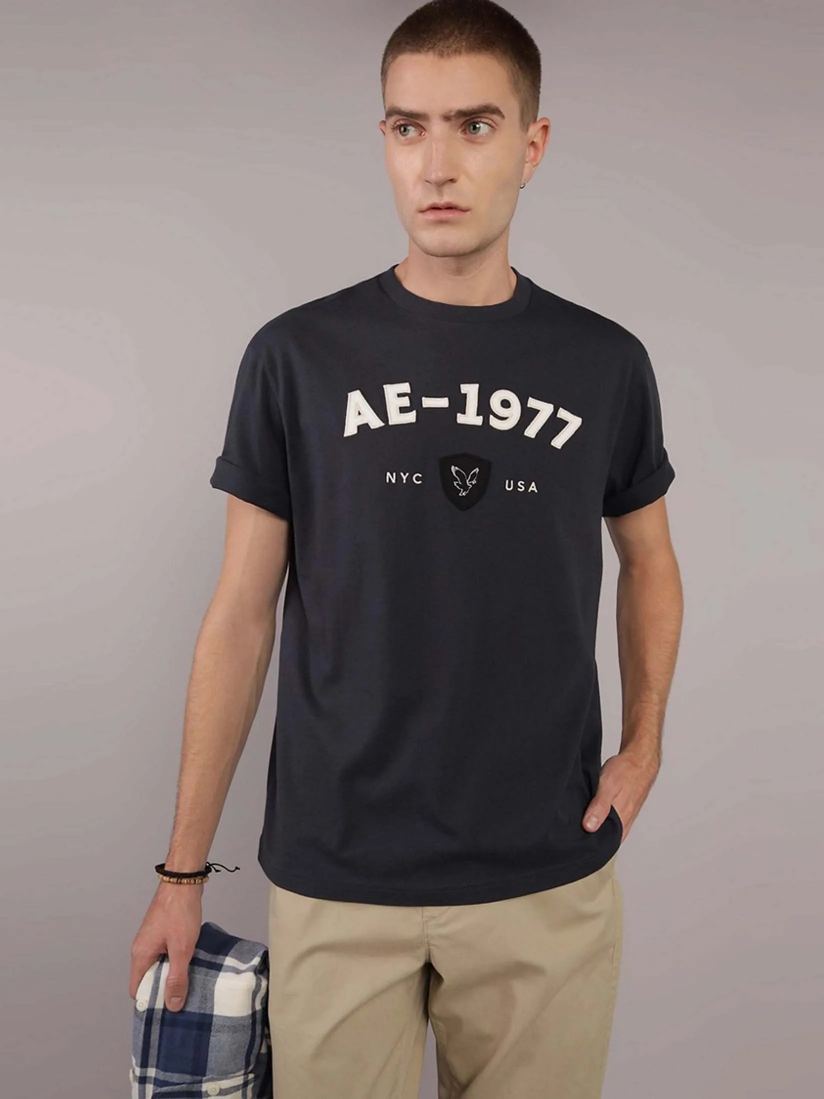 AMERICAN EAGLE MEN G SS HOL1 INTL/MFO SET IN TEE- PC DYE + SERIOUSLY SOFT WASH 001 BLACK