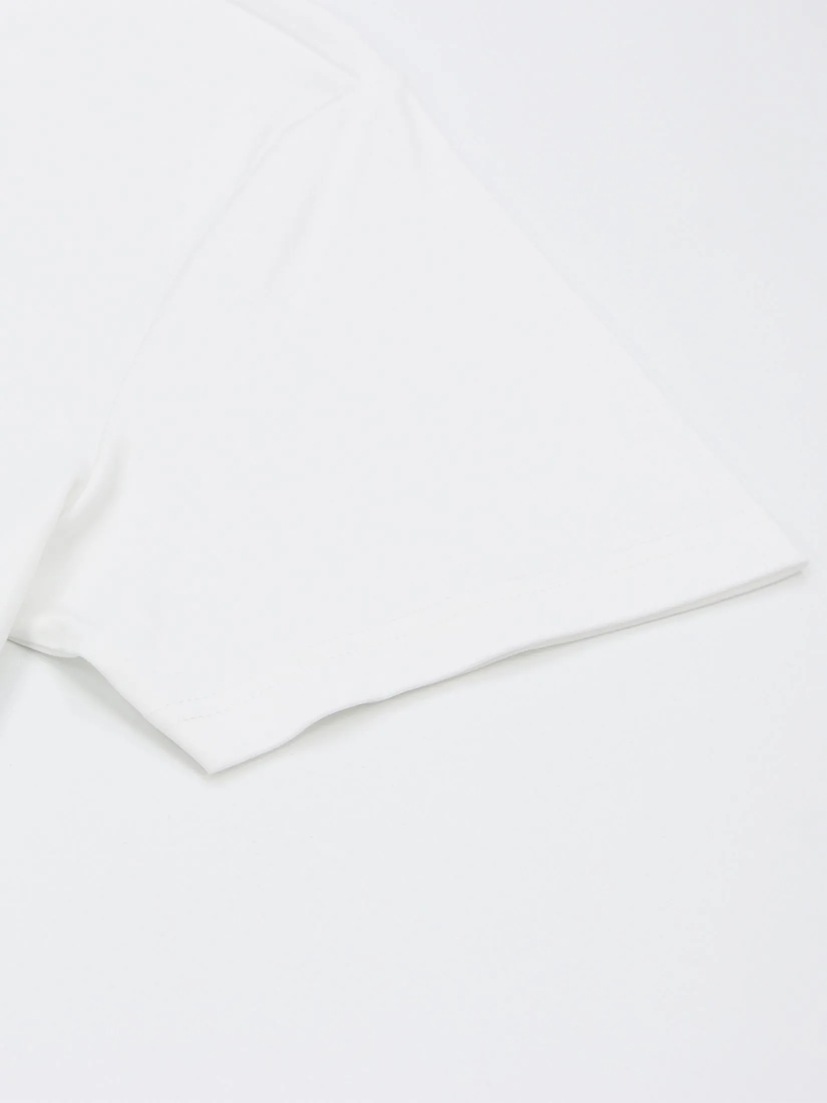 GIORDANO Men's Slim Cotton Embroidery Tee (Liquid Touch) Signature White