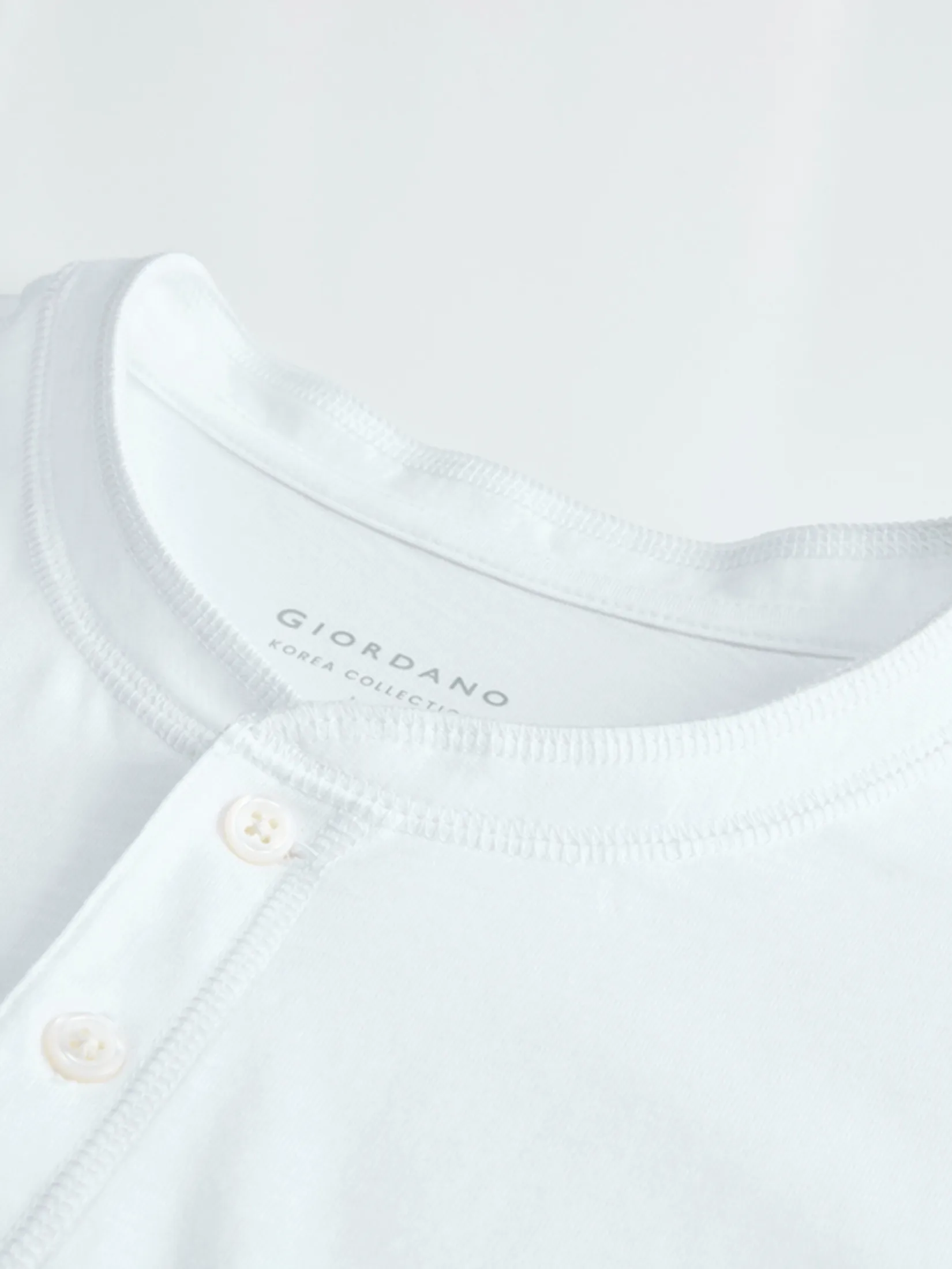 GIORDANO Men s Online Exclusive Cotton Blend Henley T-shirt (Korea) White