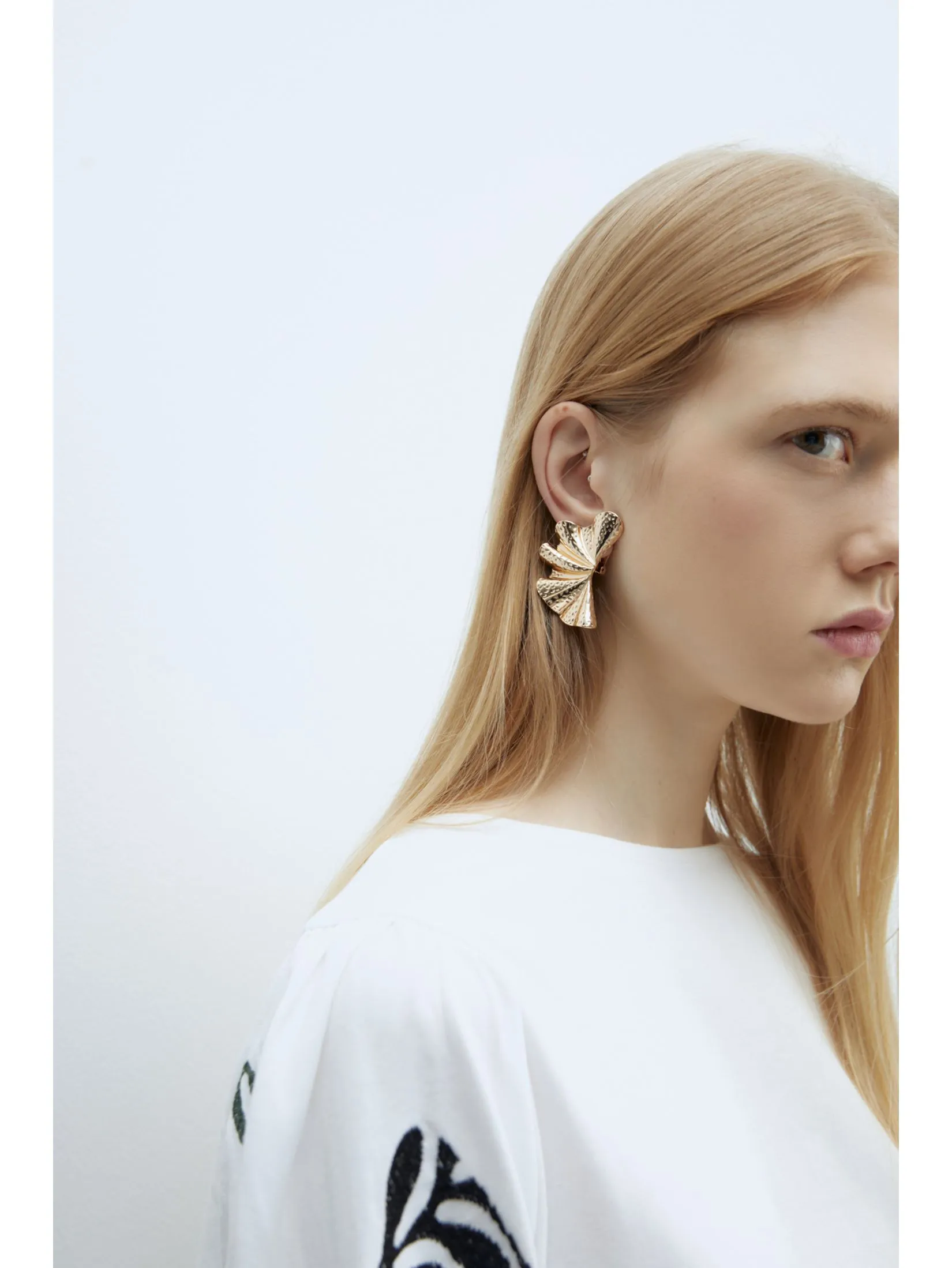 SFERA Women T-Shirt Long Sleeve Embroidered