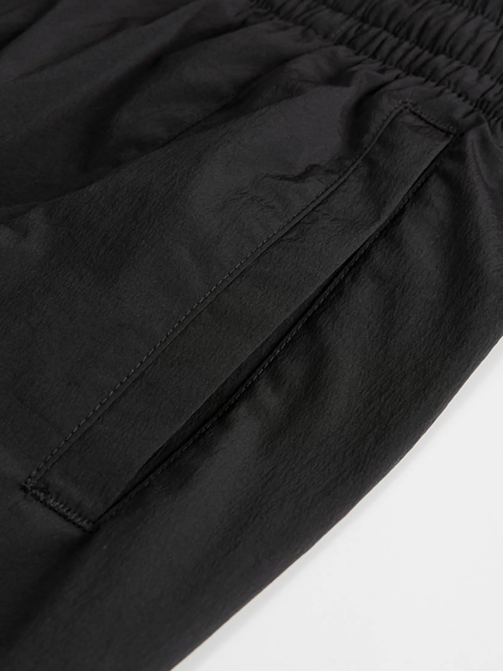GIORDANO Men s Online Exclusive Comfort Multi-Pocket Shorts (Korea) Black