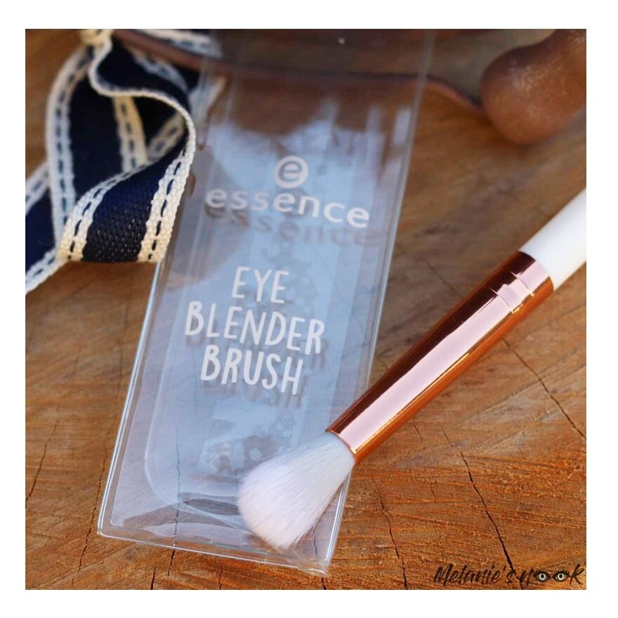 Essence Eye Blender Brush
