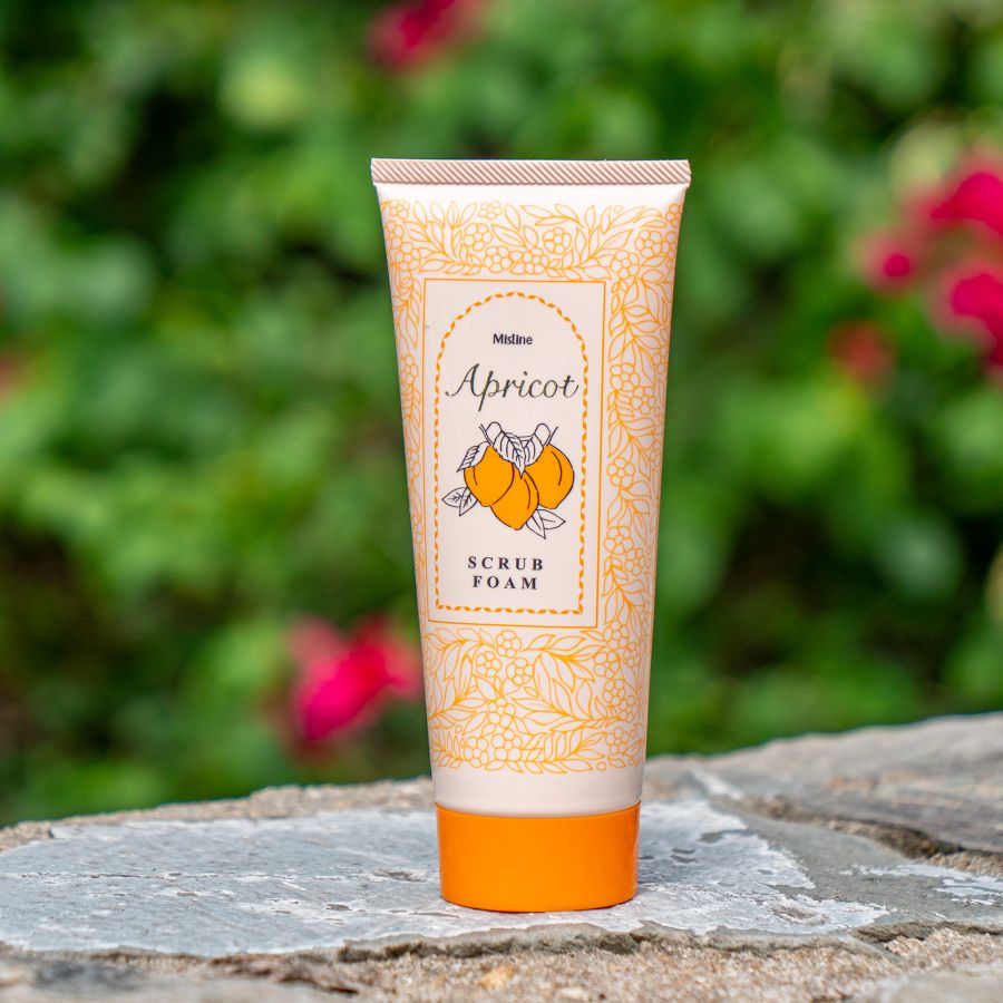 Пенка-скраб для лица с косточками и маслом абрикоса Mistine 80 мл