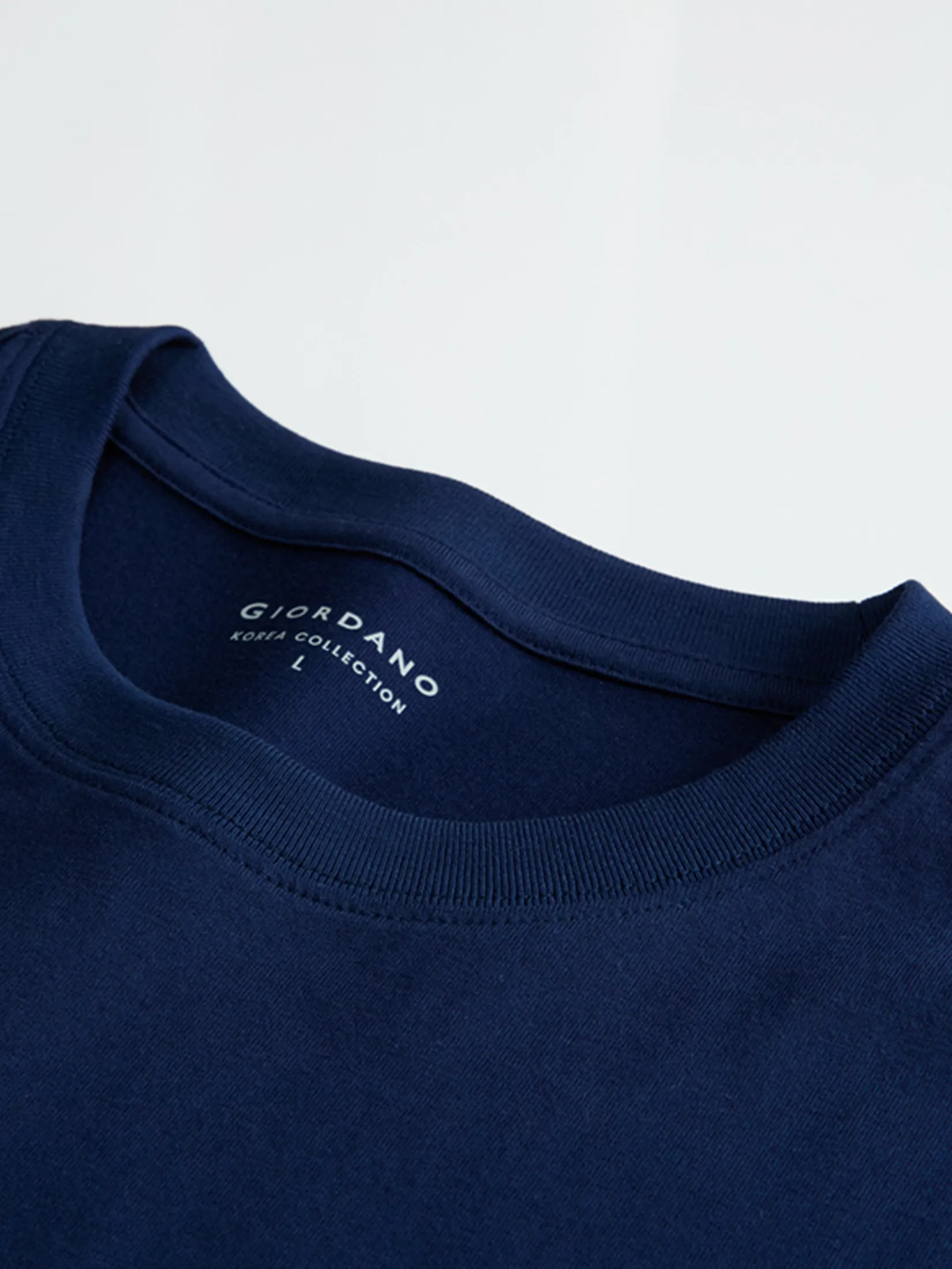 GIORDANO Men s Online Exclusive Soft-Touch Plain T-shirt (Korea) Navy Blue