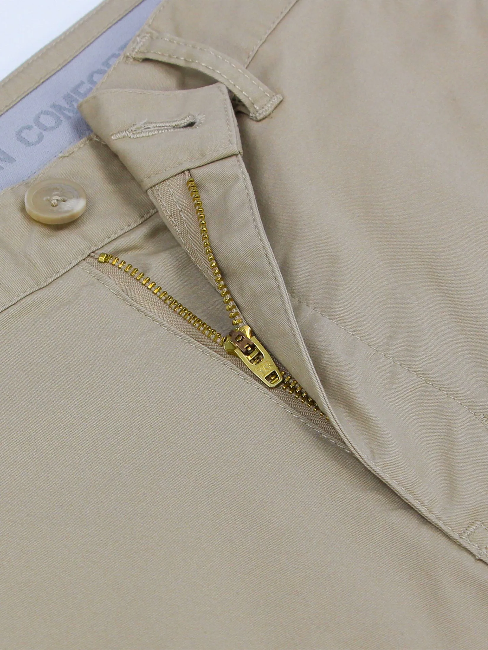 GIORDANO Men's Slim Taper Bermuda Shorts (180° Elastic Waist) Crockery Khaki