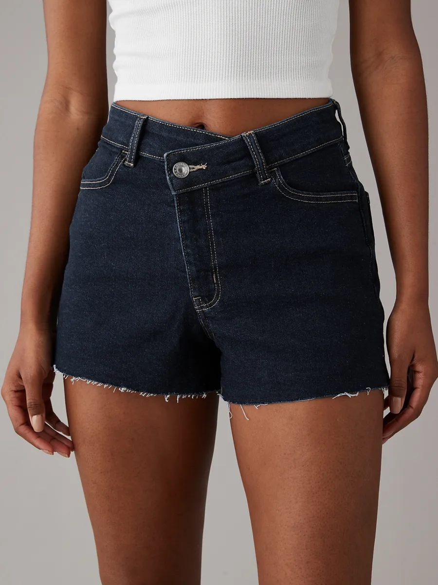 AMERICAN EAGLE WOMEN MOM SHORT VPP 896 DARK WASH