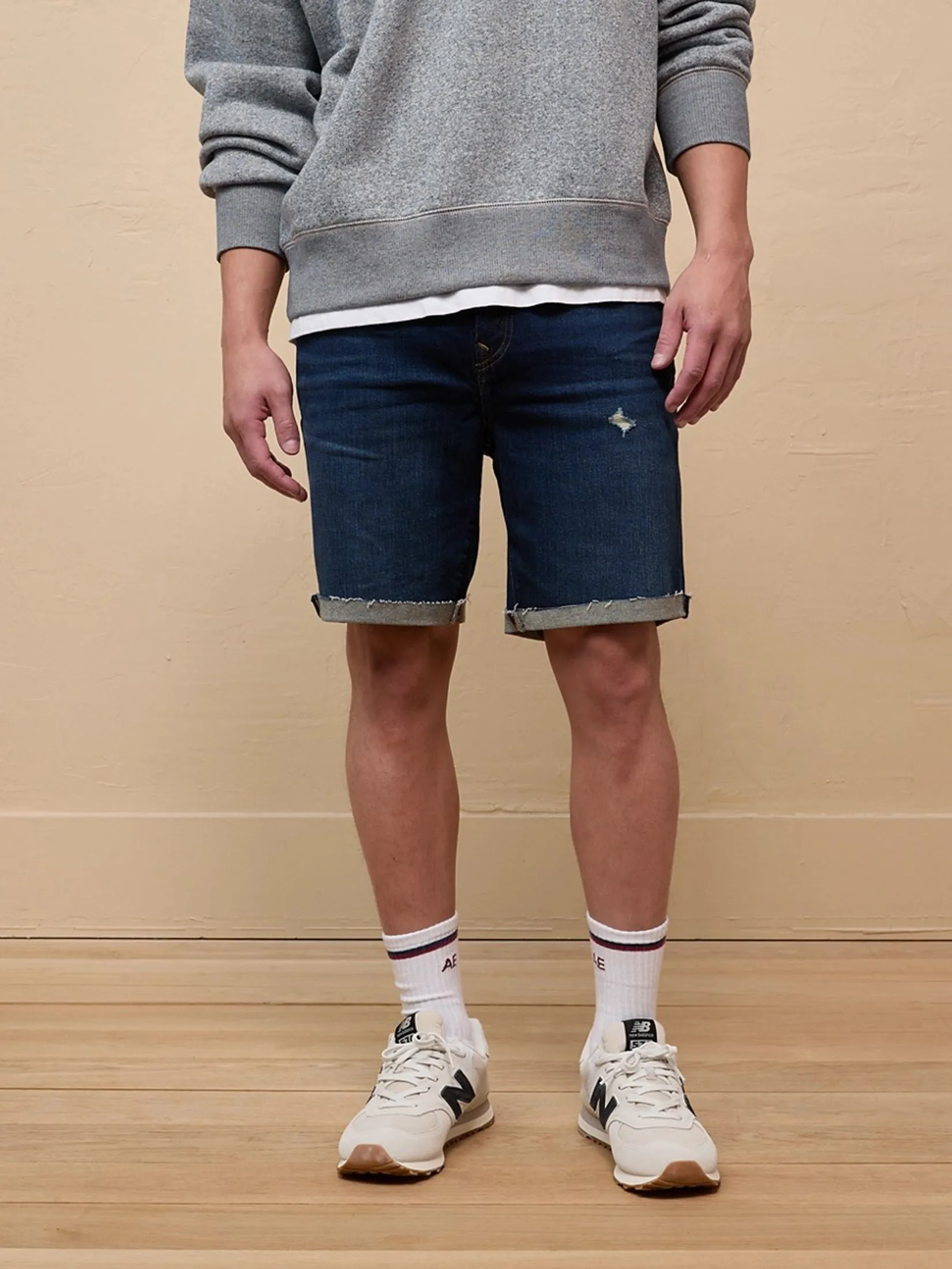 AMERICAN EAGLE MEN DARK DESTROY NEW DENIM CUTOFF SHORT - CUT & CUFF 928 DARK VINTAGE