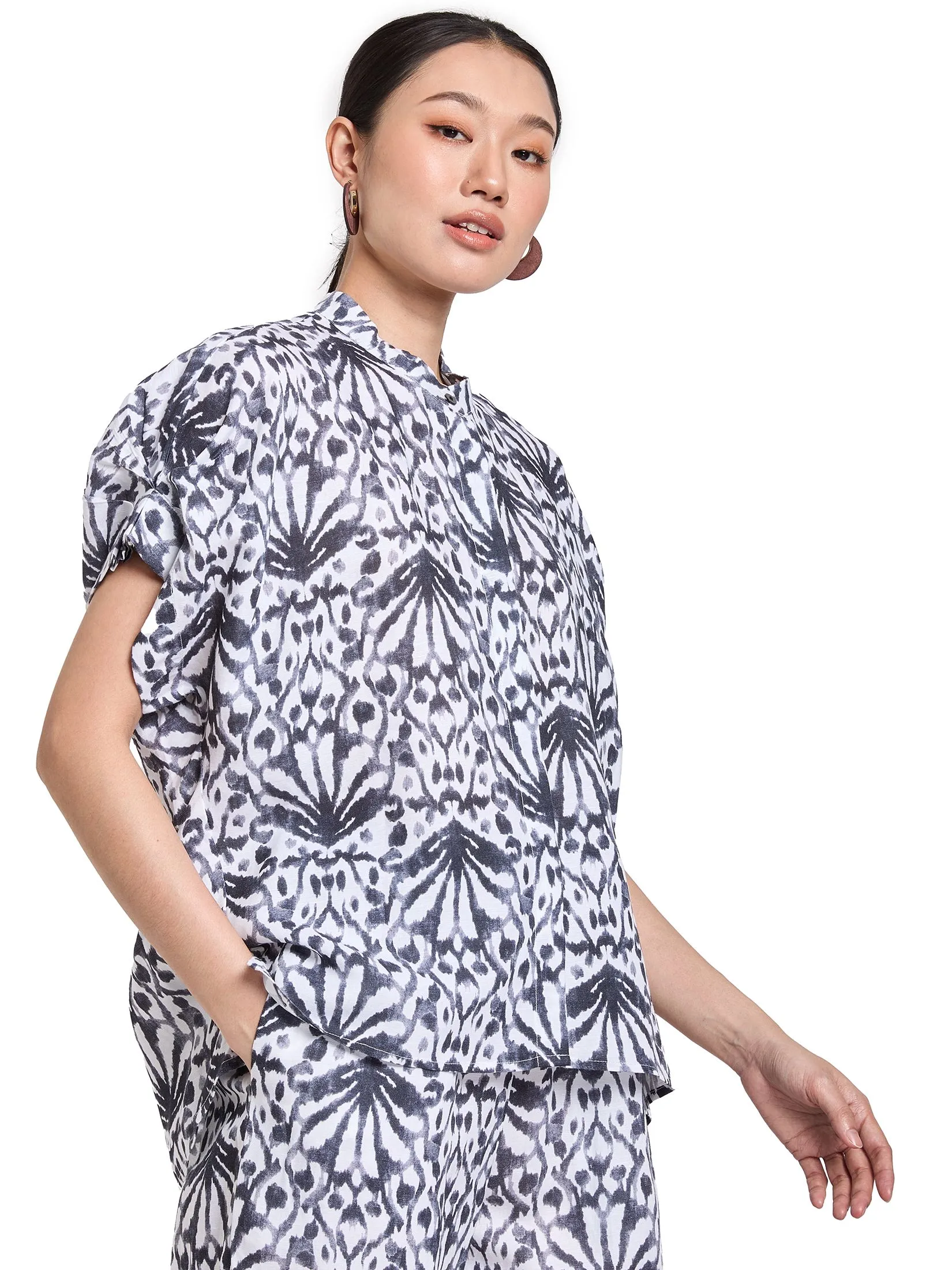 SIMPLICITY Women Blouse Cap Sleeves Collar Neck Print