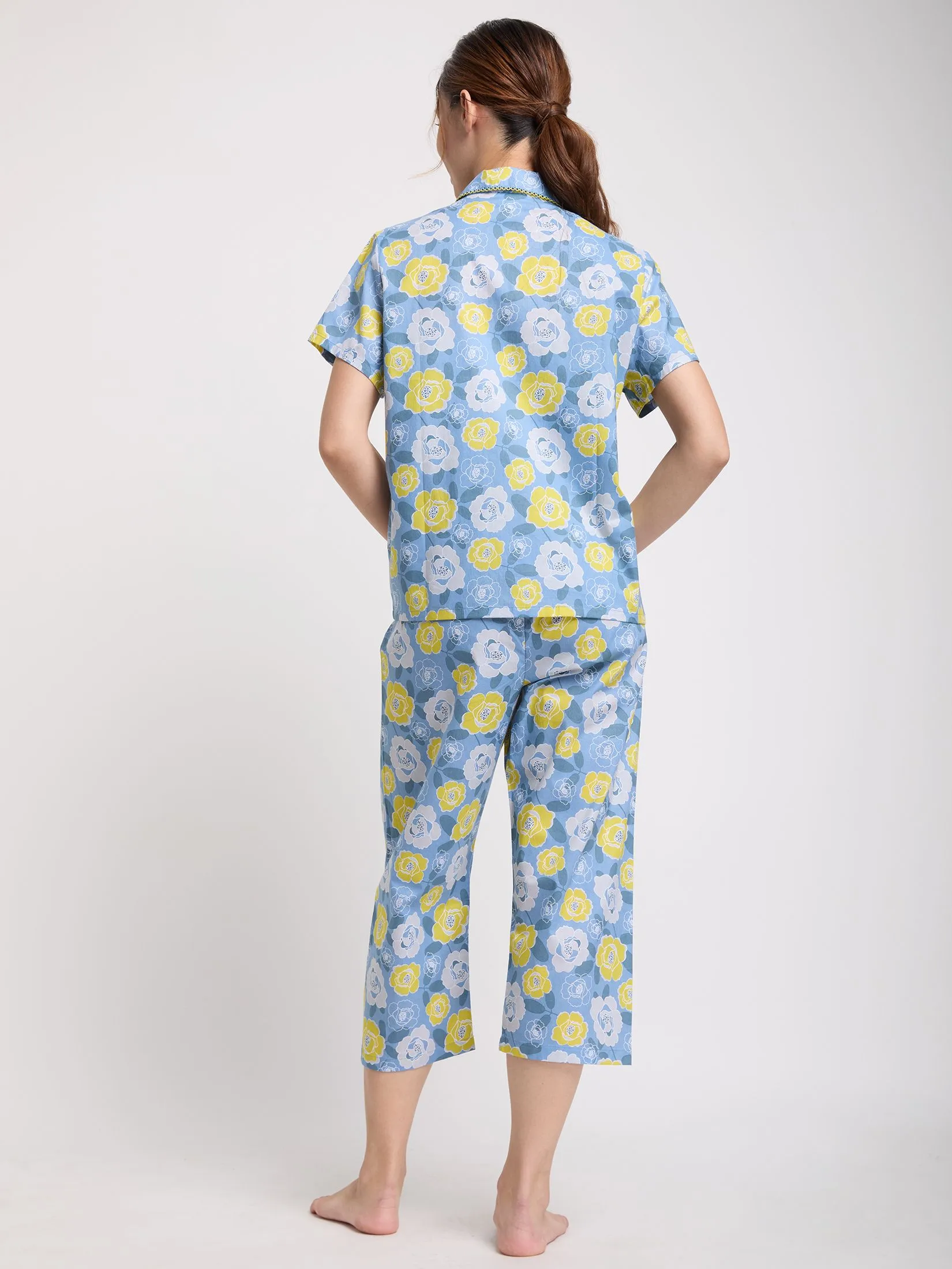 CLAUDIA'S ROMANCE Women Pyjamas Shirt Short Sleeves + Cropped Pants Floral Print Light Blue