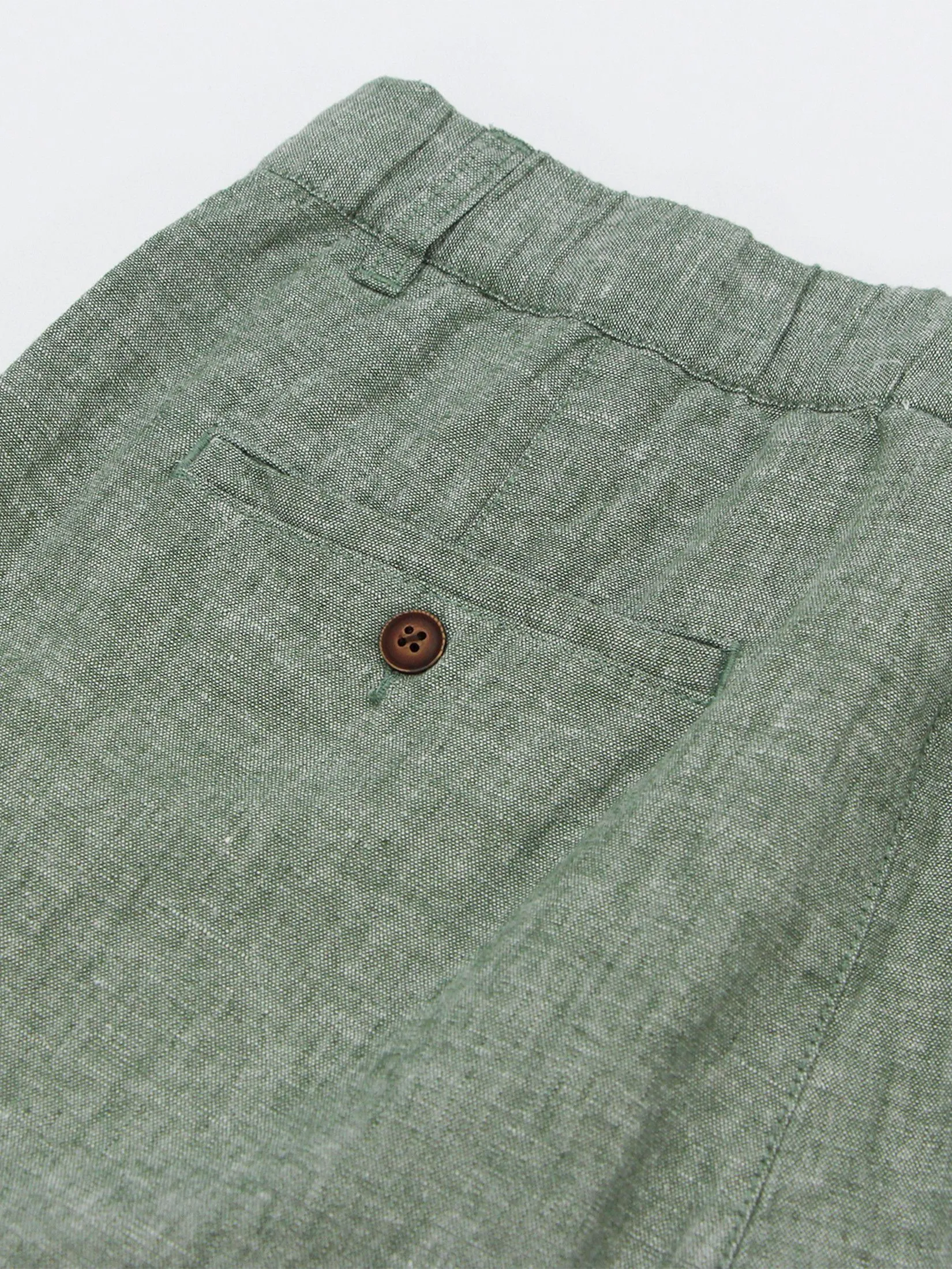 GIORDANO Men's Slim Linen Bermuda Shorts Dark green x White