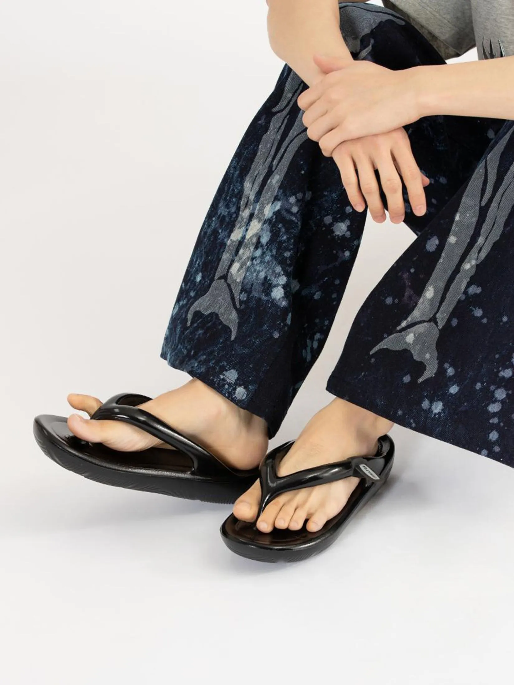 TAW&TOE Unisex Sandals Zerovity Flip Flop OG Glossy Black