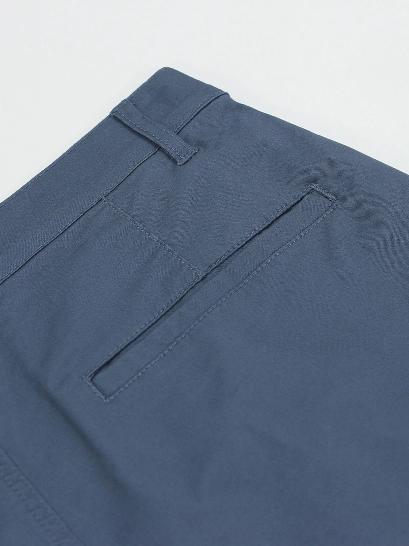 GIORDANO Men's Slim Taper Bermuda Shorts (180° Elastic Waist) Neptune Blue