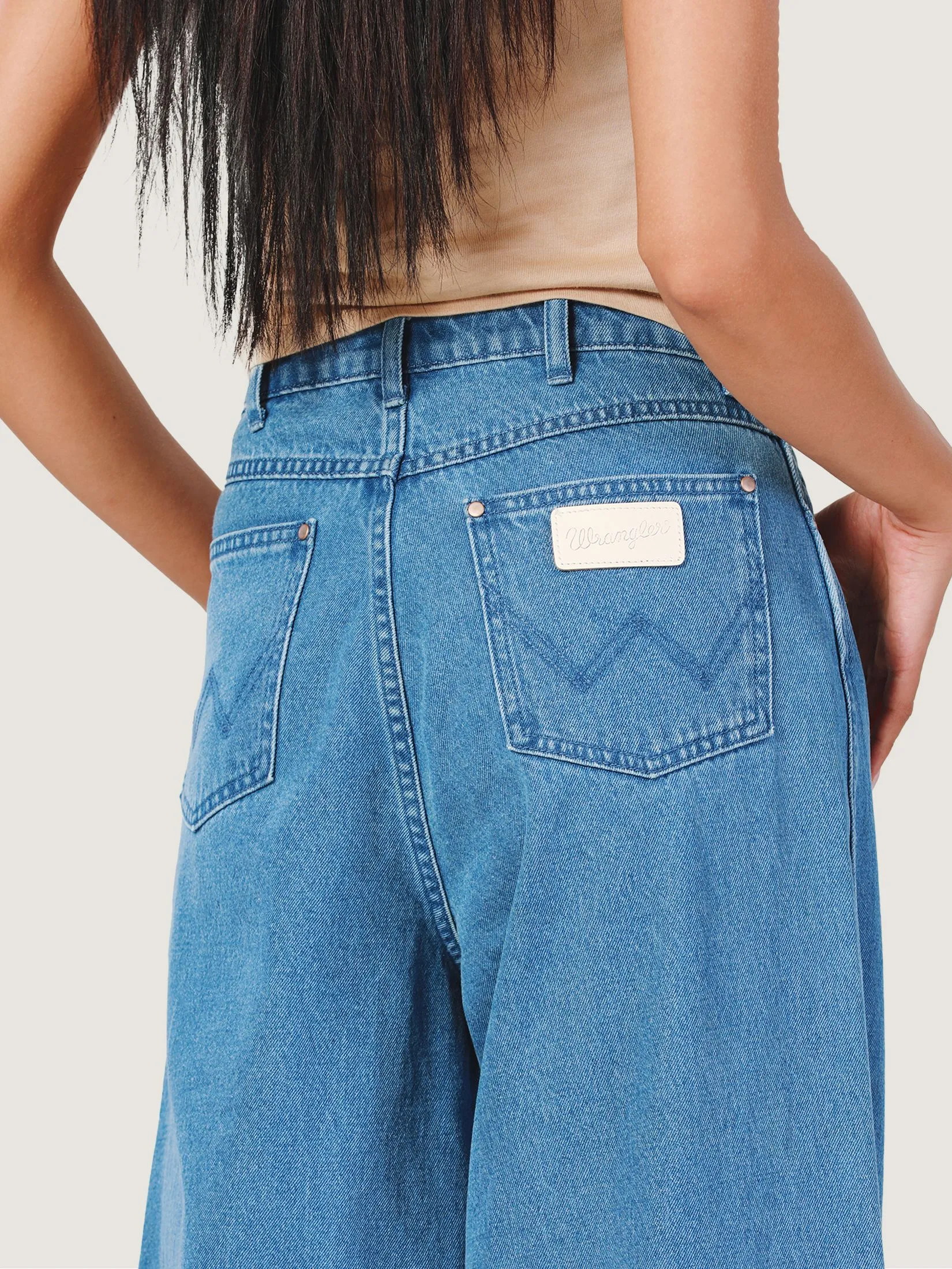 WRANGLER Women's Jeans Everyday with Wrangler Collection Mid Wide Leg Fit Light Indigo