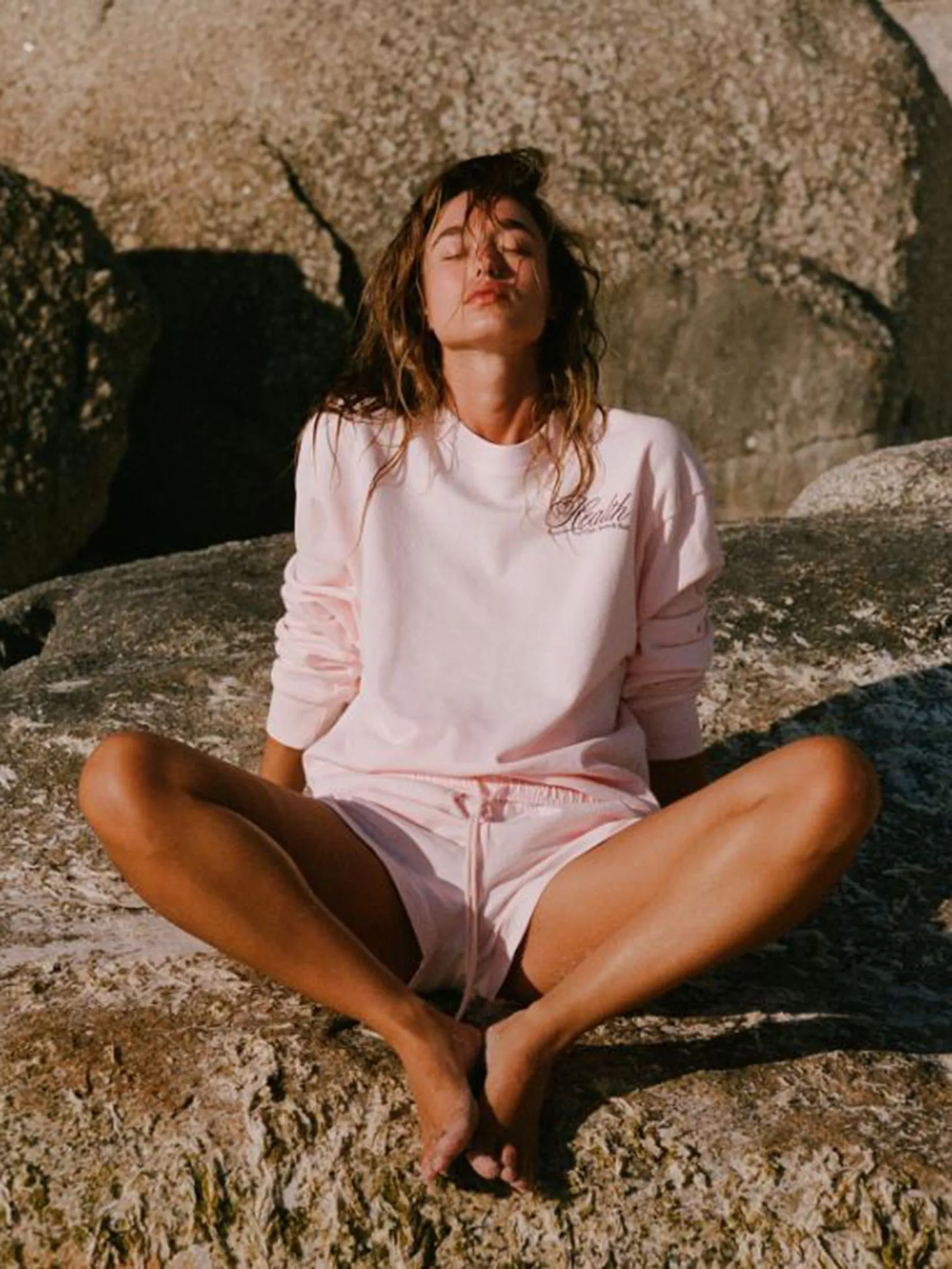 SPORTY & RICH Unisex Crewneck Health Script - Pink Dolphin/Navy