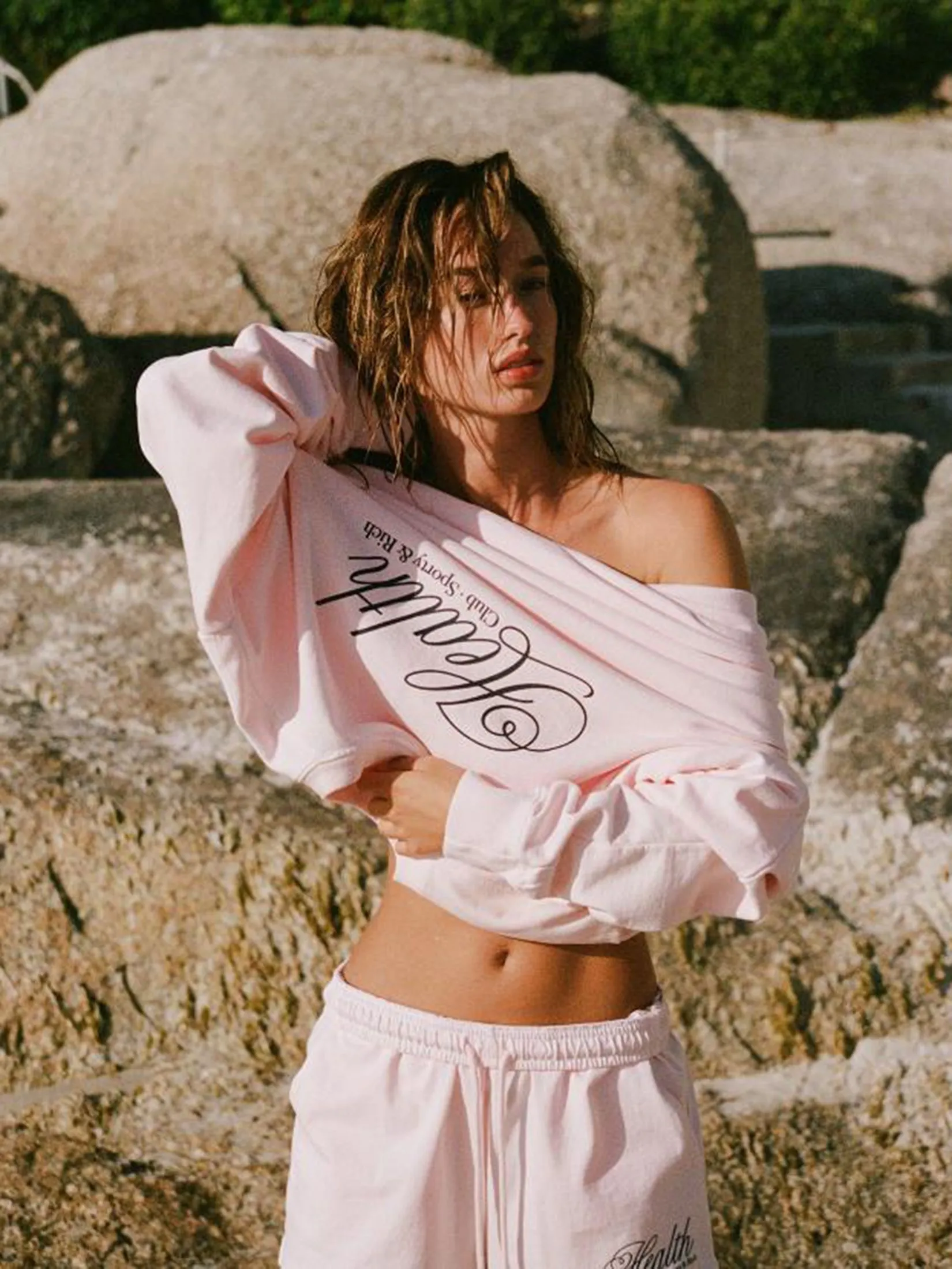 SPORTY & RICH Unisex Crewneck Health Script - Pink Dolphin/Navy