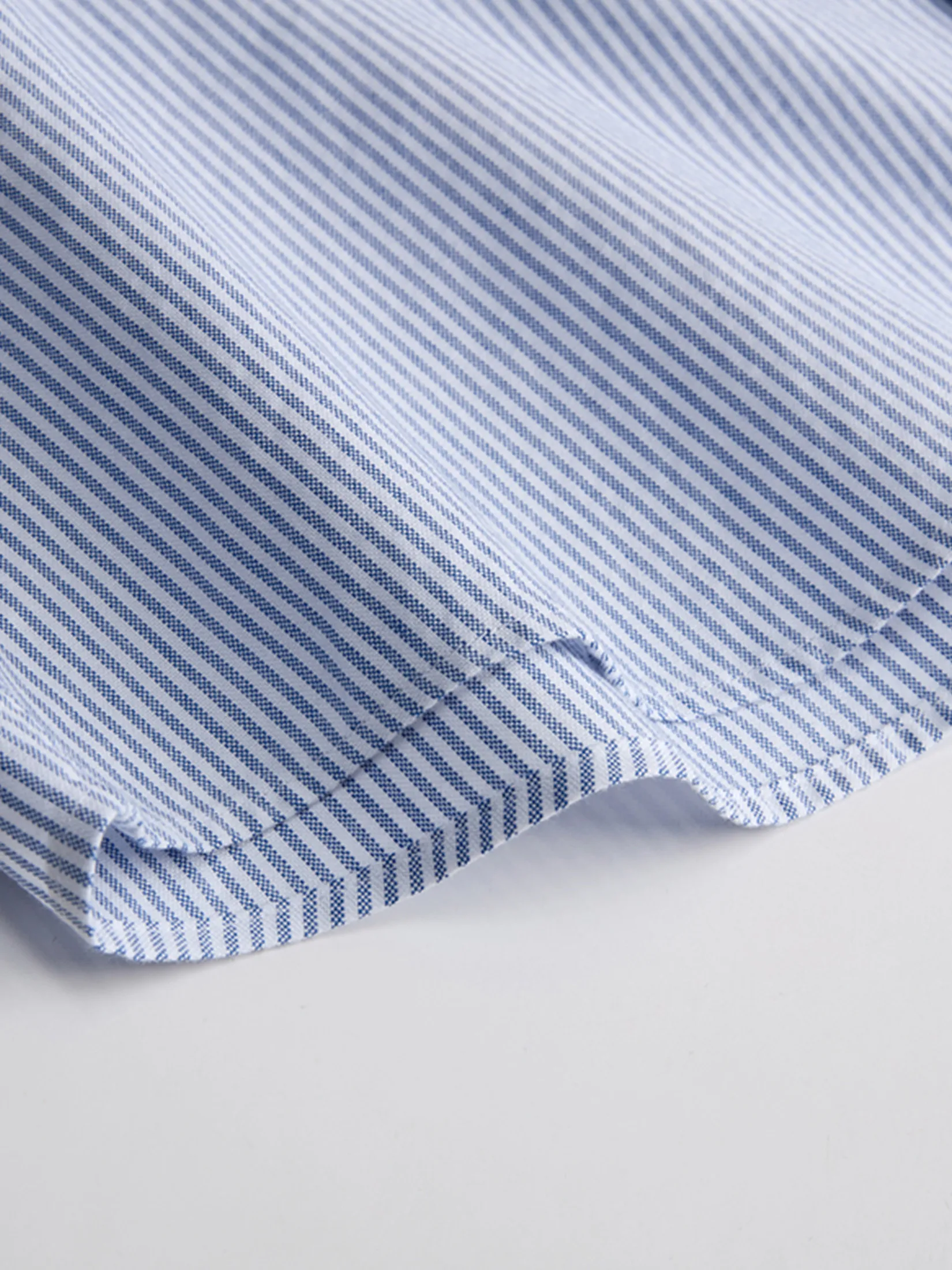 GIORDANO Men s Online Exclusive Relaxed Oxford Shirt (Korea) Blue White