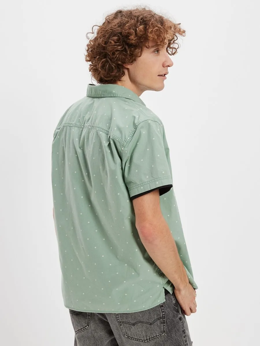 AMERICAN EAGLE MEN POPLIN CAIL GEO BLEACH WASH SHIRT DRIED SAGE