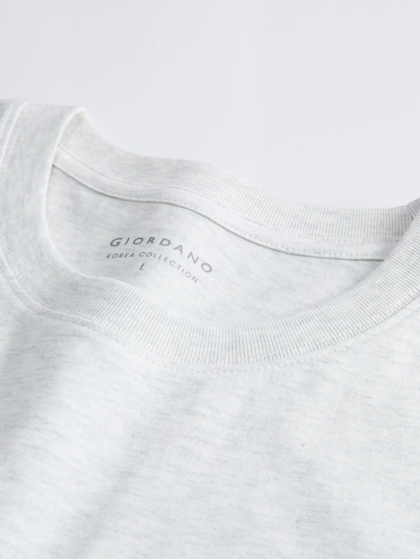 GIORDANO Men s Online Exclusive Soft-Touch Plain T-shirt (Korea) Light Grey