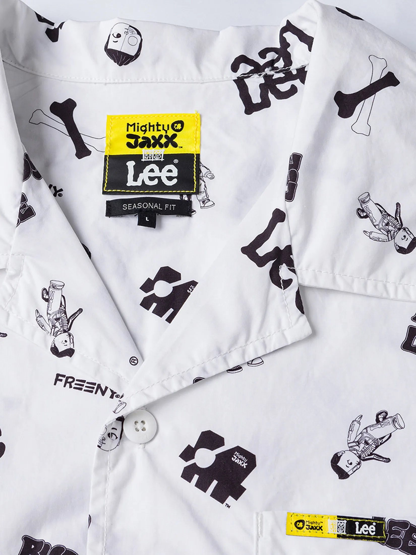 LEE Men s Shirt Short Sleeve Lee x Mighty Jaxx Collection Comfort Fit White