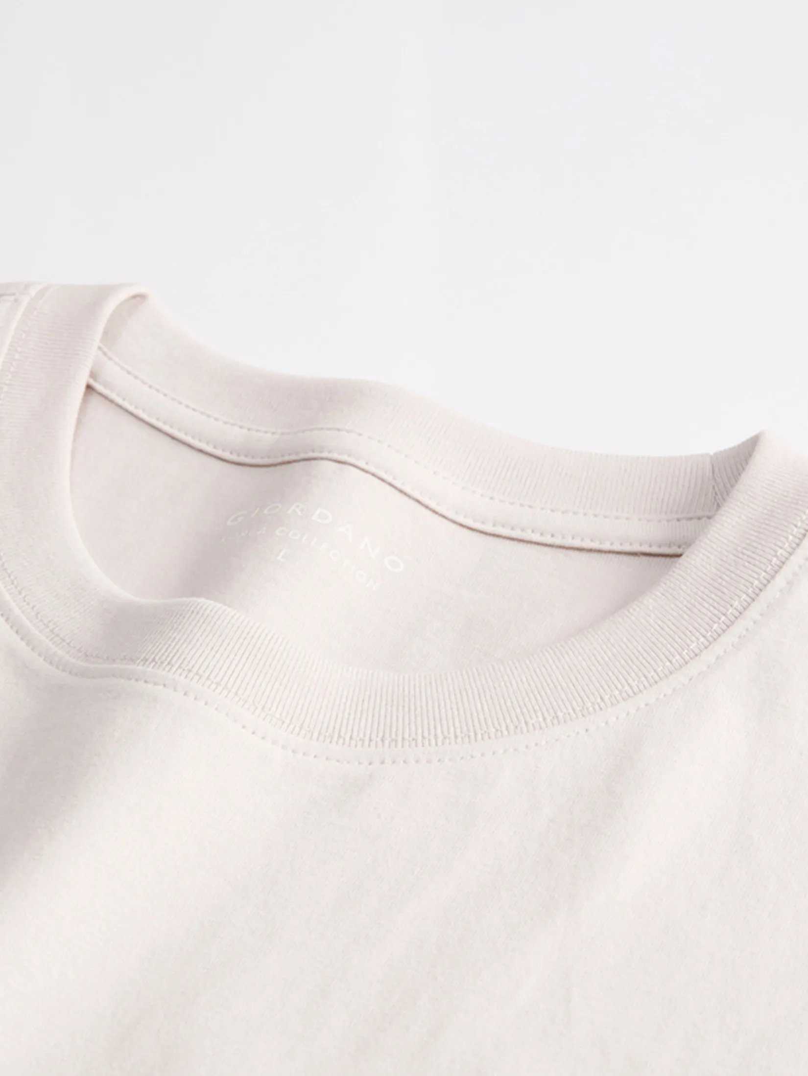 GIORDANO Men s Online Exclusive Soft-Touch Plain T-shirt (Korea) Grey Apricot khaki