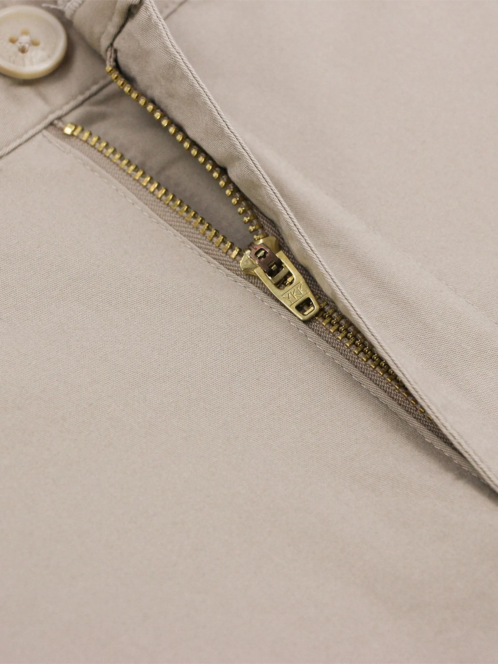 GIORDANO Men's Skinny Taper Khaki Pants (180° Elastic Waist) Crockery khaki