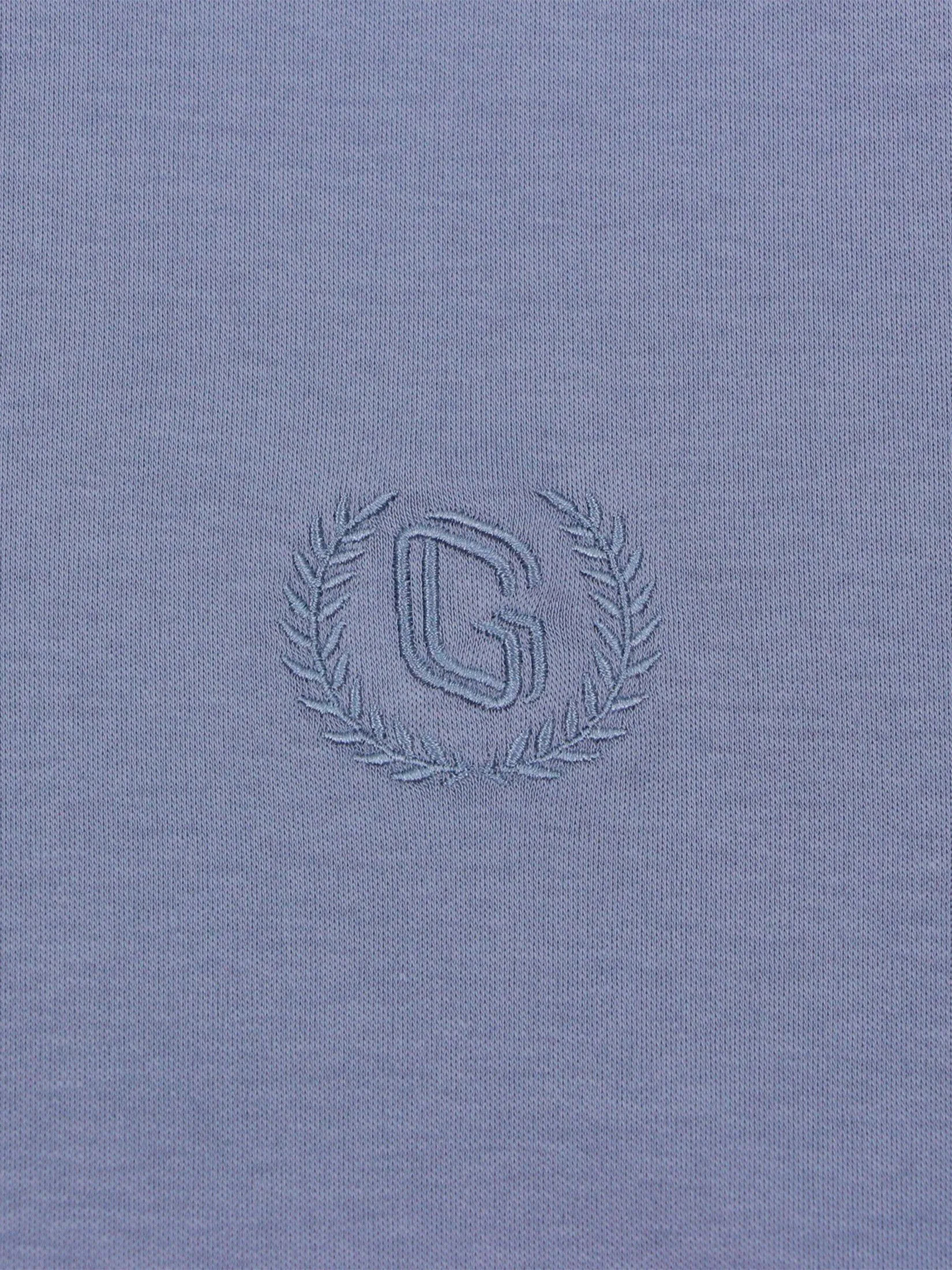 GIORDANO Men's Slim Cotton Embroidery Tee (Liquid Touch) Troposhere purple