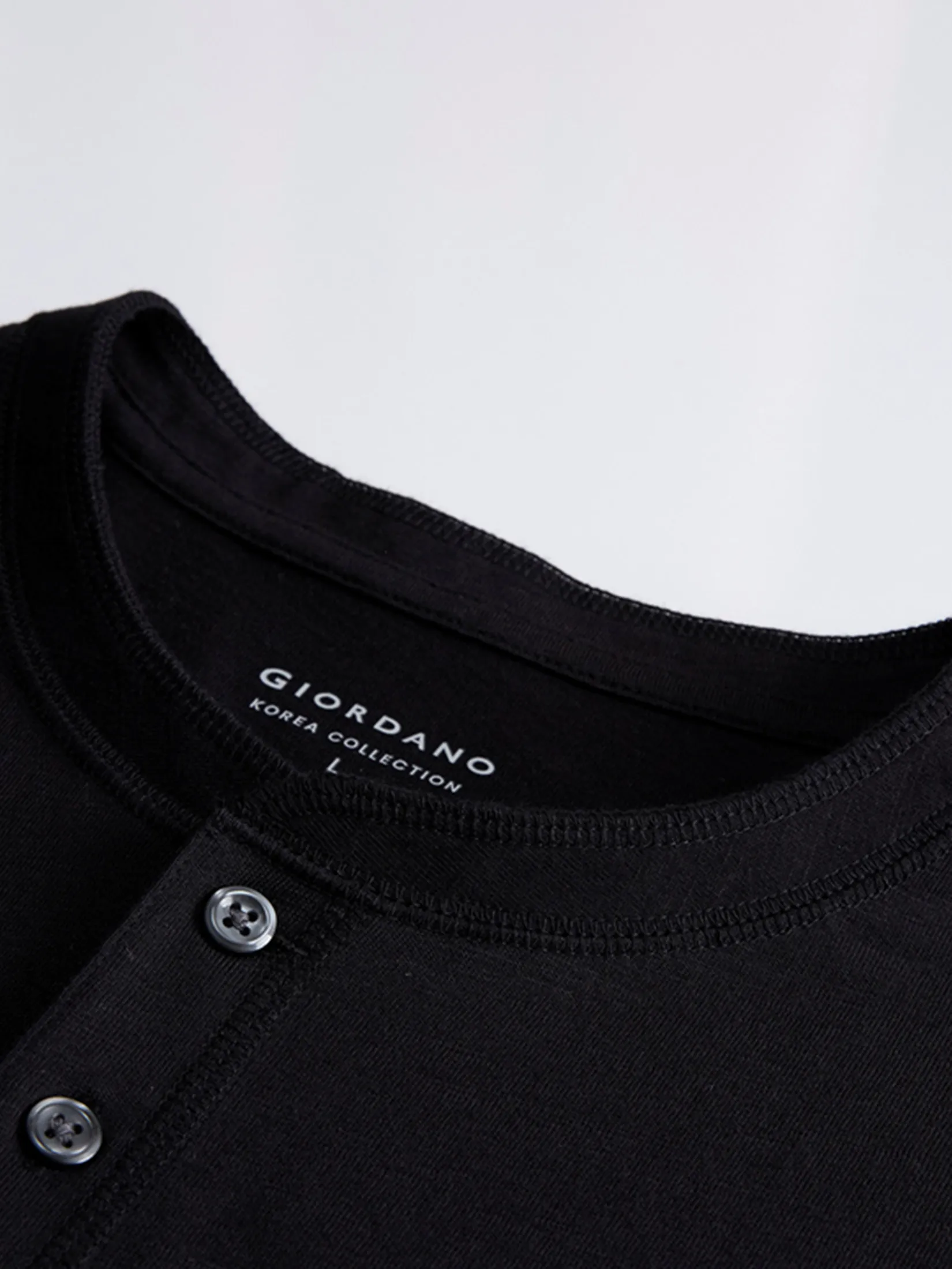 GIORDANO Men s Online Exclusive Cotton Blend Henley T-shirt (Korea) Black