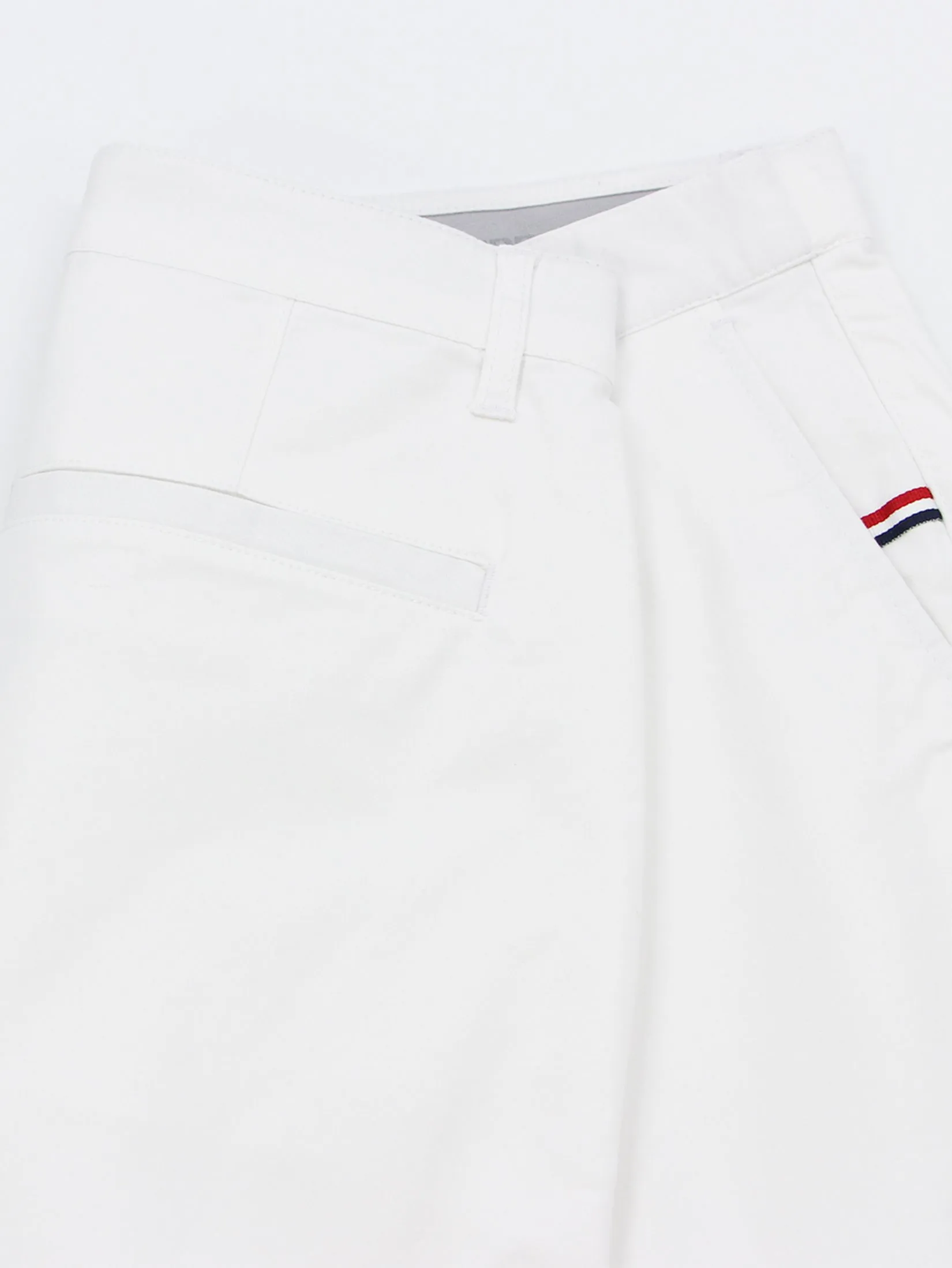 GIORDANO Men's Slim Taper Shorts (180° Elastic Waist) White