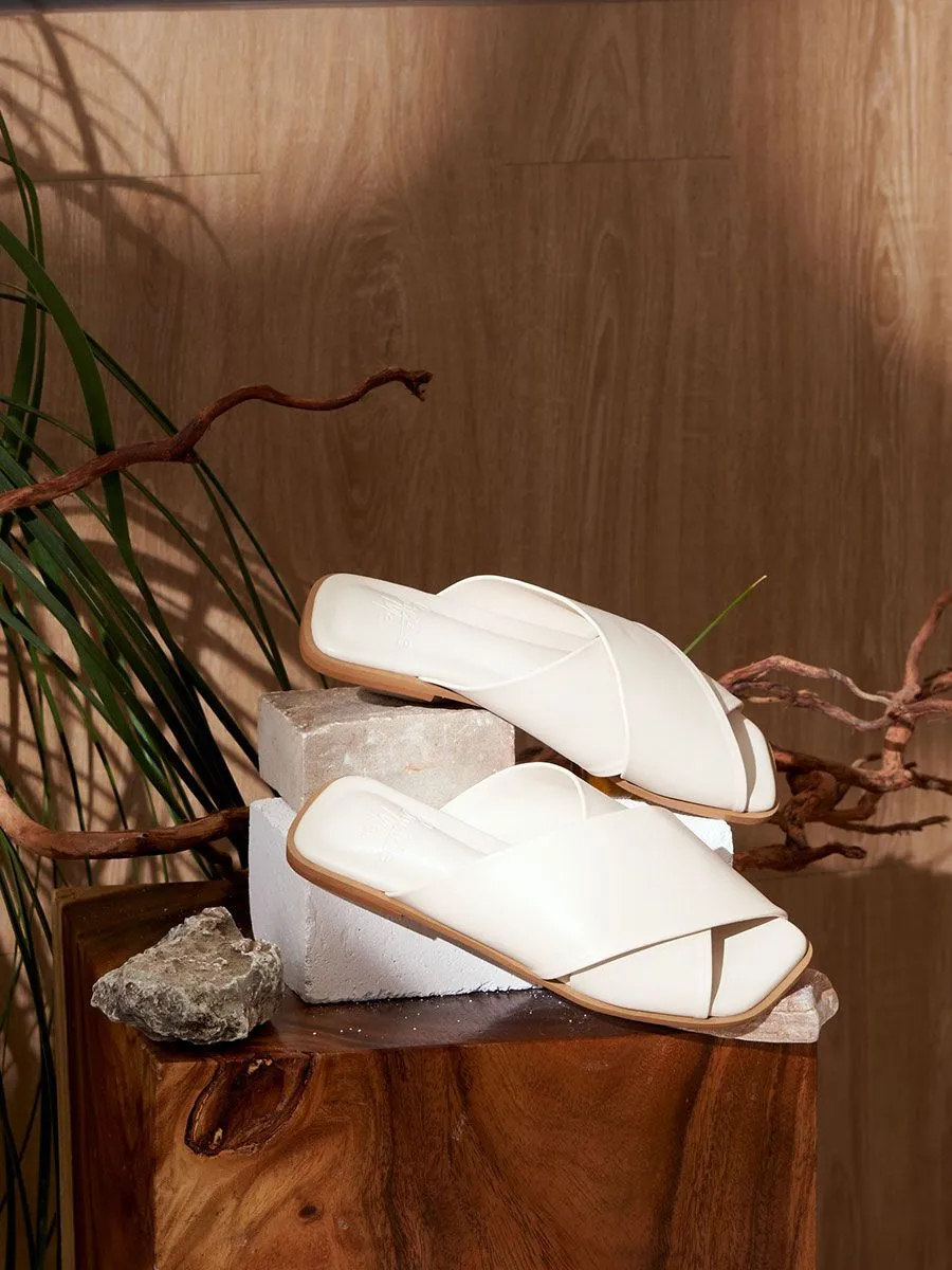 BUCKLE ME Sandals Pretzel BM43-SAND Sand