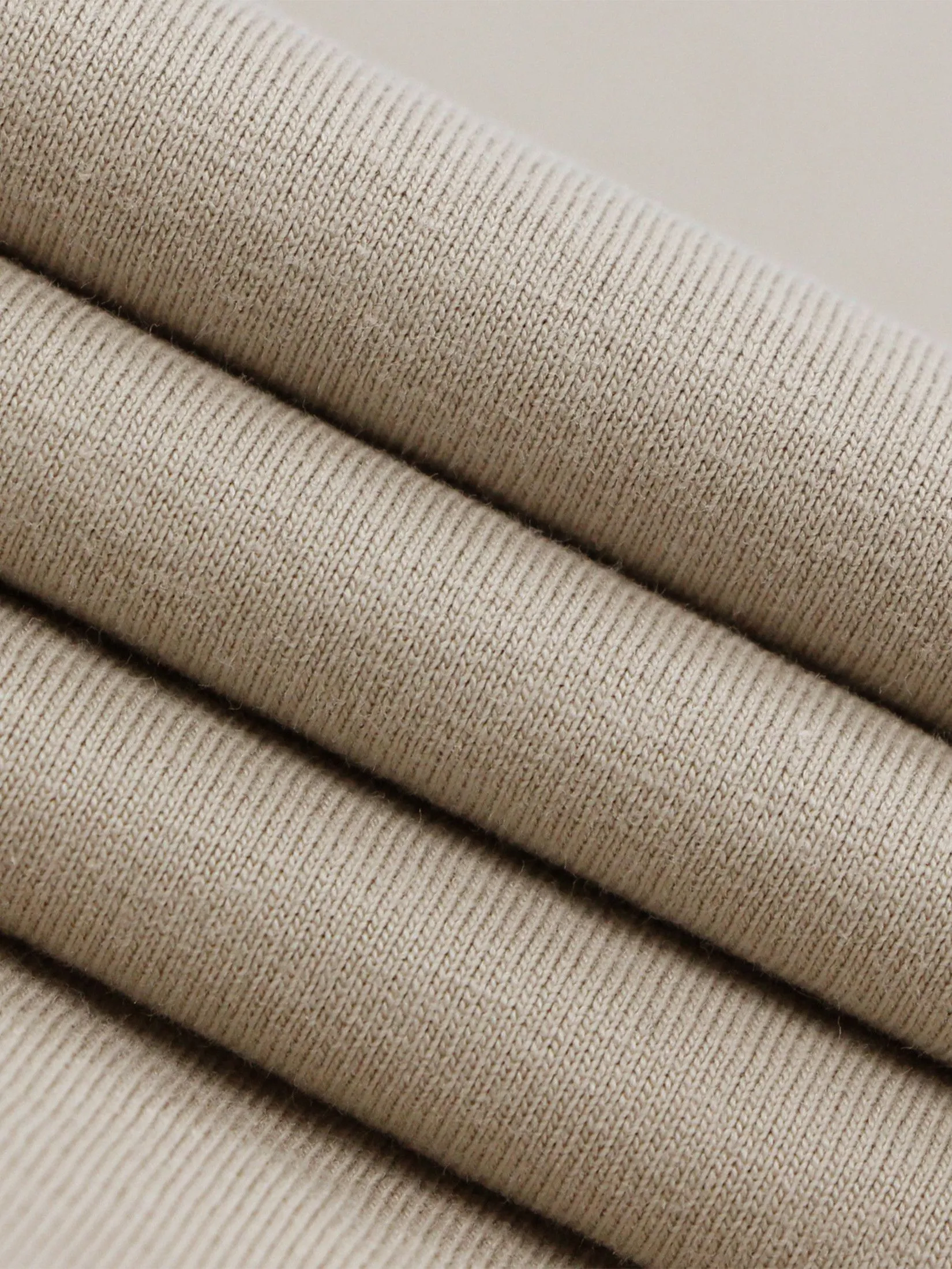 GIORDANO Men's Slim Cotton Embroidery Tee (Classic Man) Wheat brown