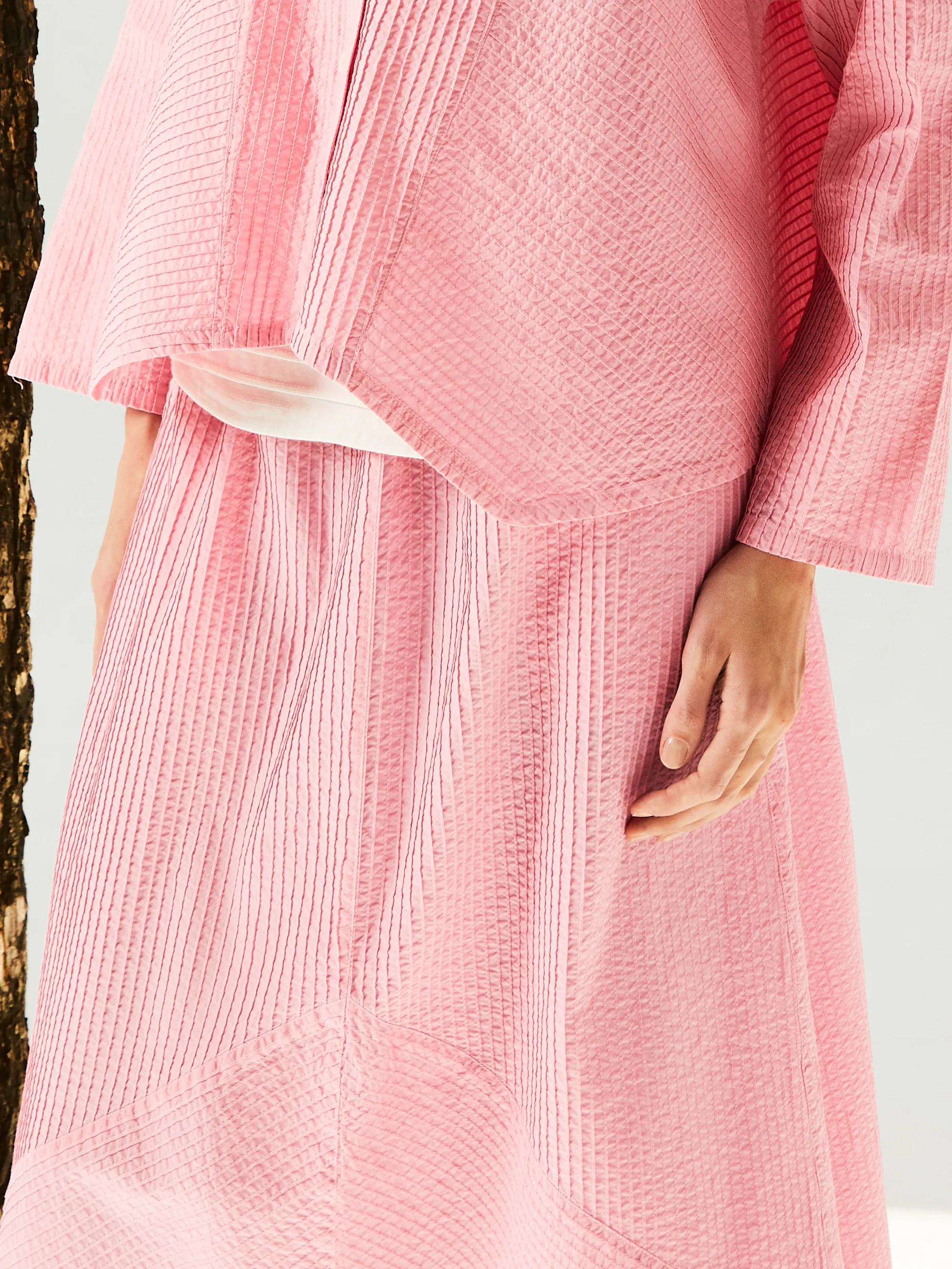 YACCOMARICARD Woman This skirt The way the pin-tucks in the front cross over Pink