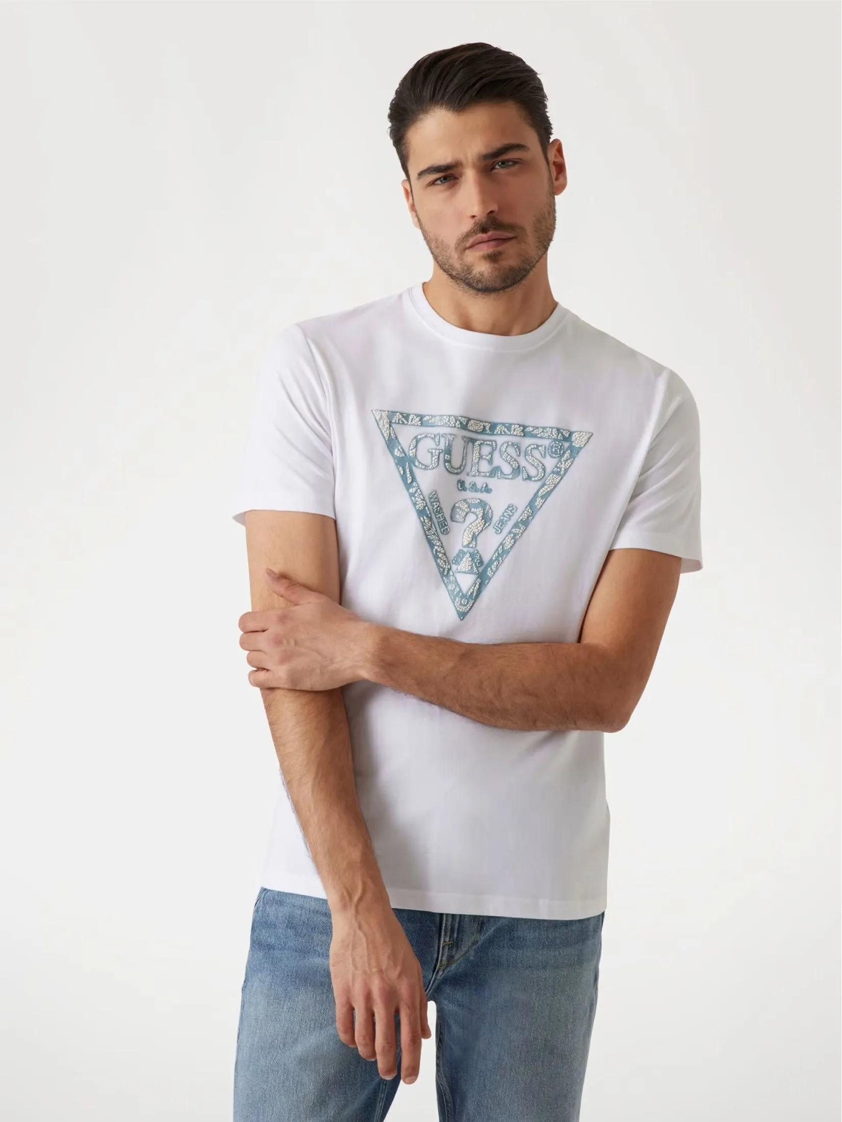 GUESS GUESS MEN Triangle Logo  T-Shirt  M5GI06I3Z14  -  White