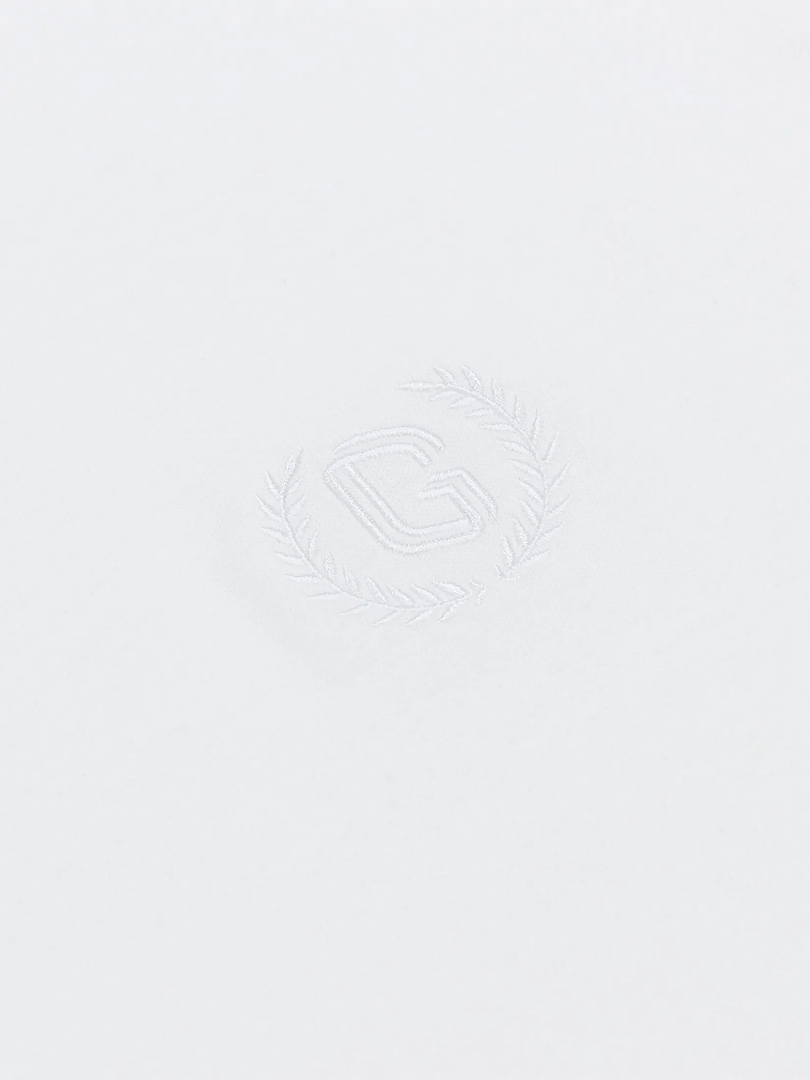 GIORDANO Men's Slim Cotton Embroidery Tee (Liquid Touch) Signature White