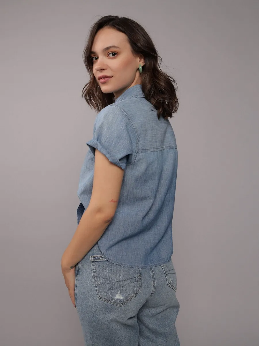 AMERICAN EAGLE WOMEN INTL SHORT SLV CORE SHIRT 936 MEDIUM WASH