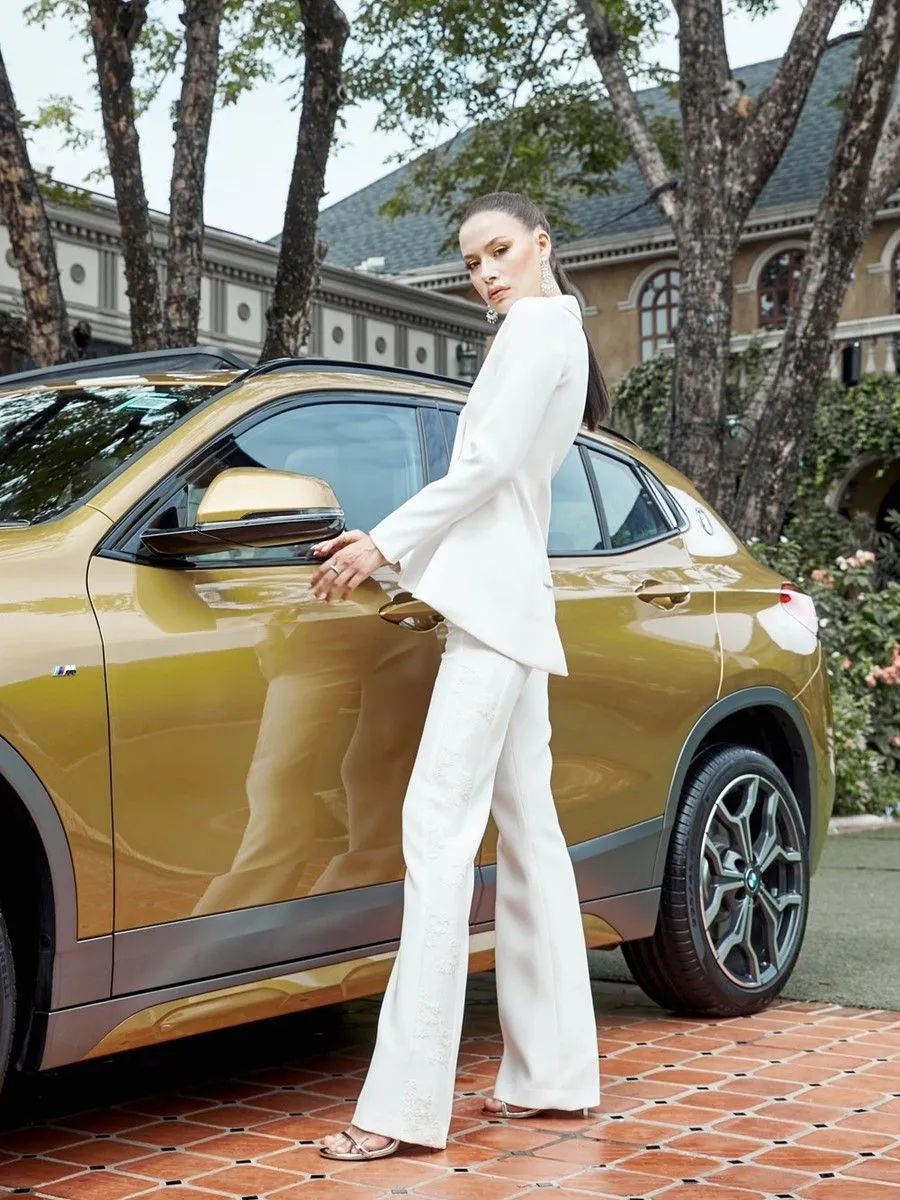 SILHOUETTE White Clara blazer