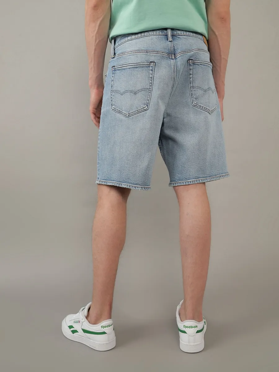 AMERICAN EAGLE MEN MEDIUM CLEAN LOOSE DENIM SHORT - CLEAN FINISH 980 ICED LIGHT INDIGO
