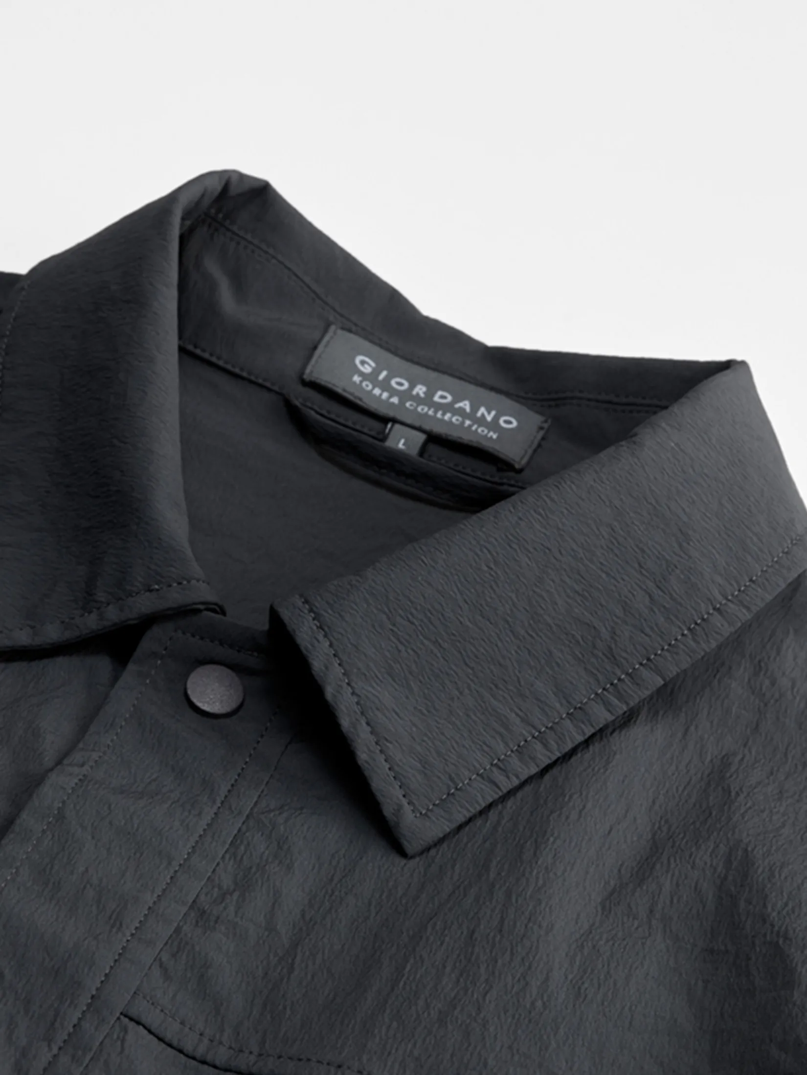 GIORDANO Men s  Online Exclusive Regular Pocket Shirt (Korea) Dark grey