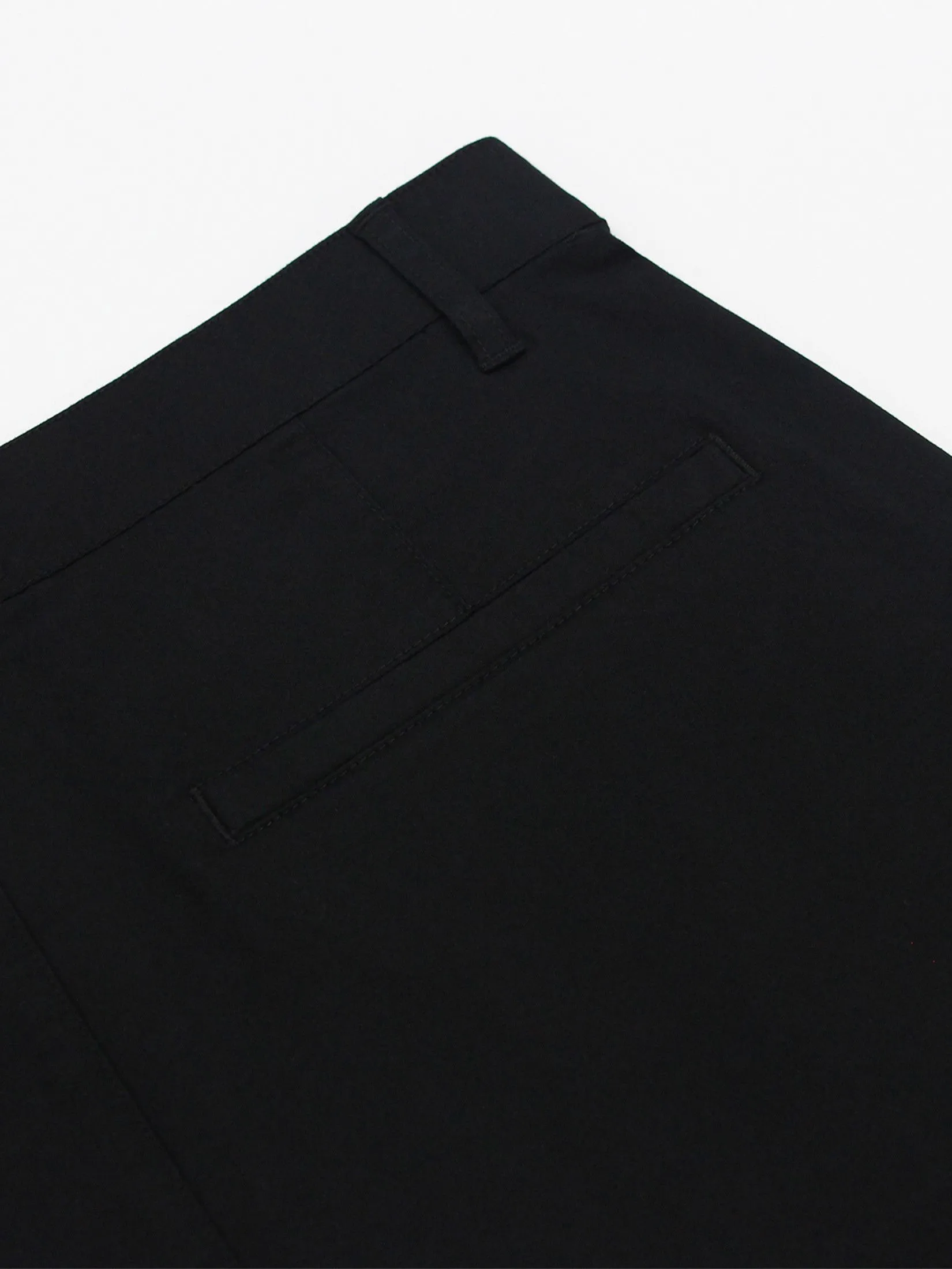 GIORDANO Men's Skinny Taper Khaki Pants (180° Elastic Waist) Black