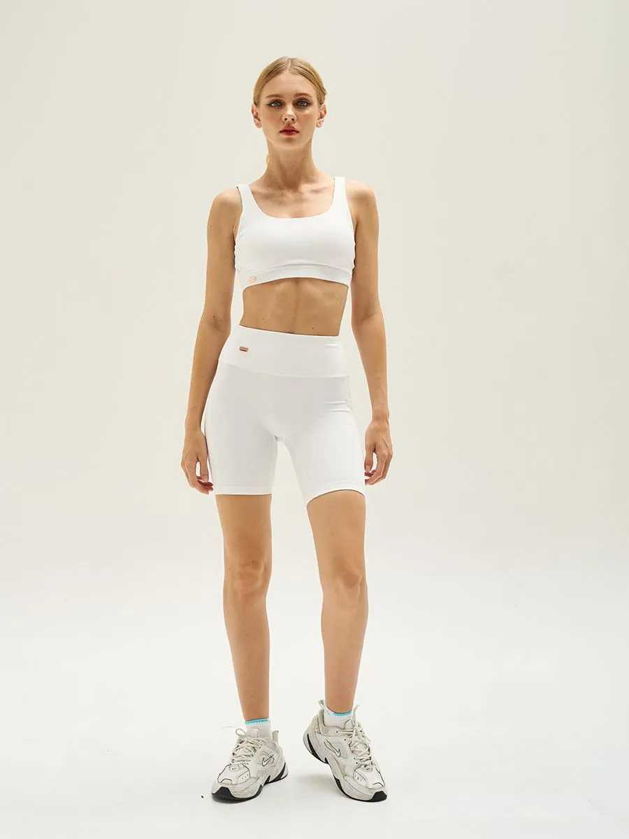 NAPIYONG WOMEN AKI RIBBED SHORTS IN WHITE