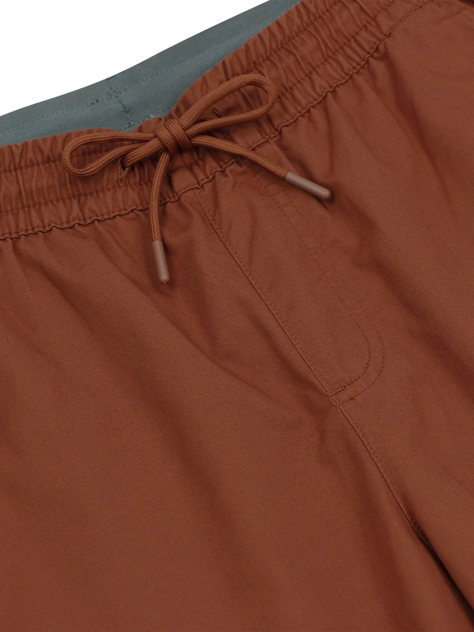GIORDANO Men's Mid-Rise Slim Fit Elastic Waist Twill Bermuda Shorts Caramel brown