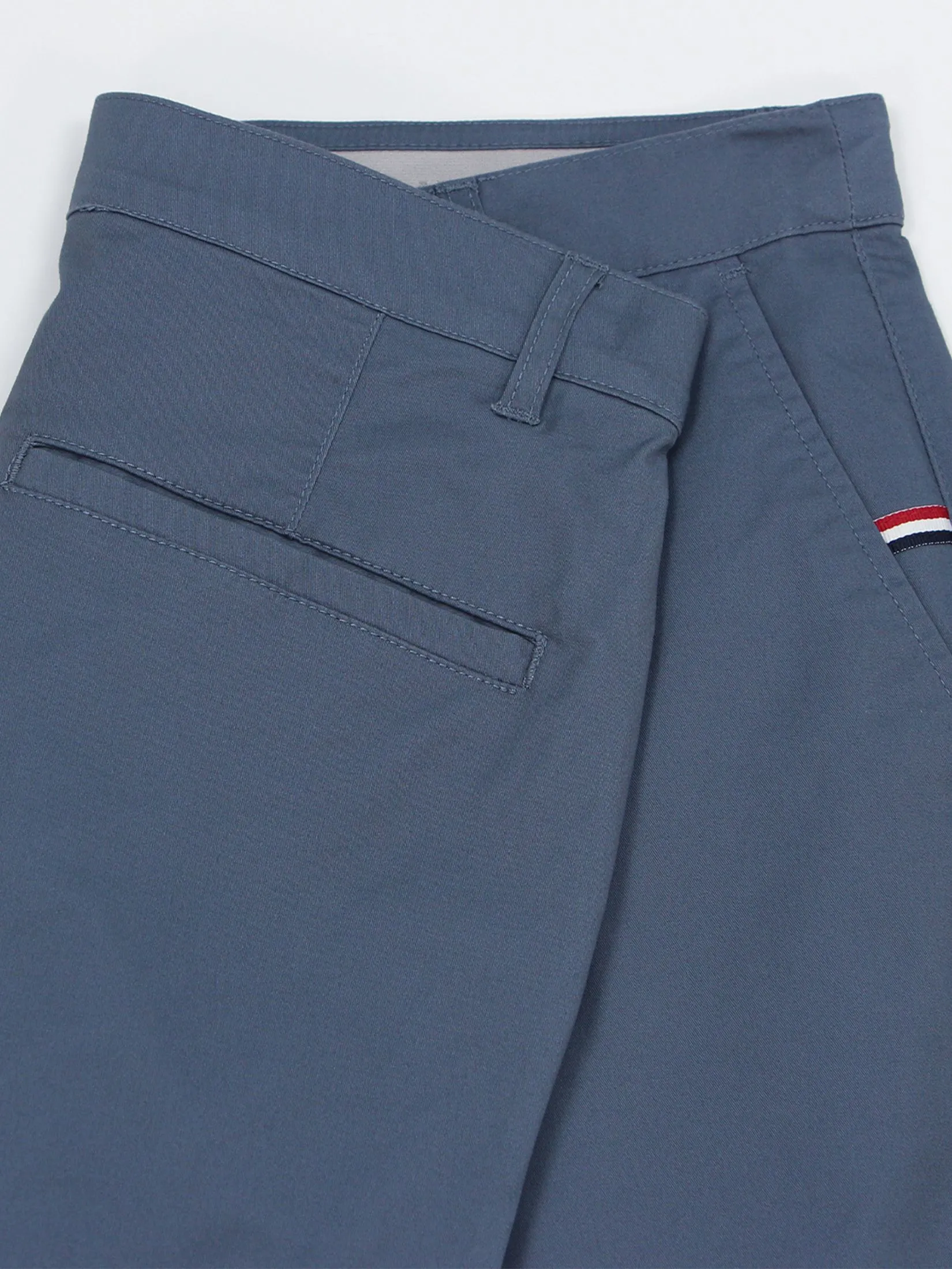 GIORDANO Men's Slim Taper Bermuda Shorts (180° Elastic Waist) Neptune Blue