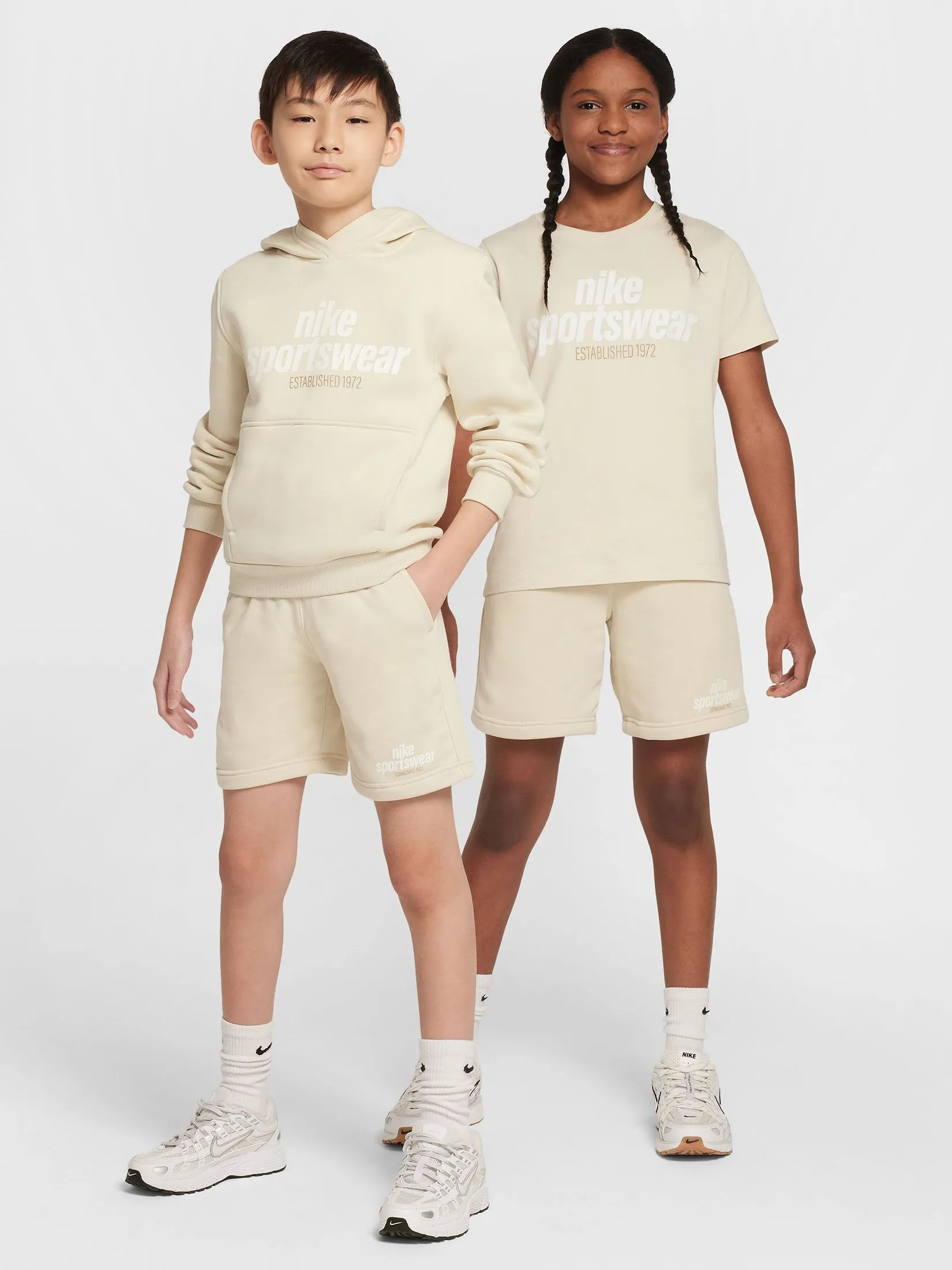 NIKE KIDS Unisex Shorts French Terry Lt Khaki/Lt Khaki/Parachute Beige/Sail