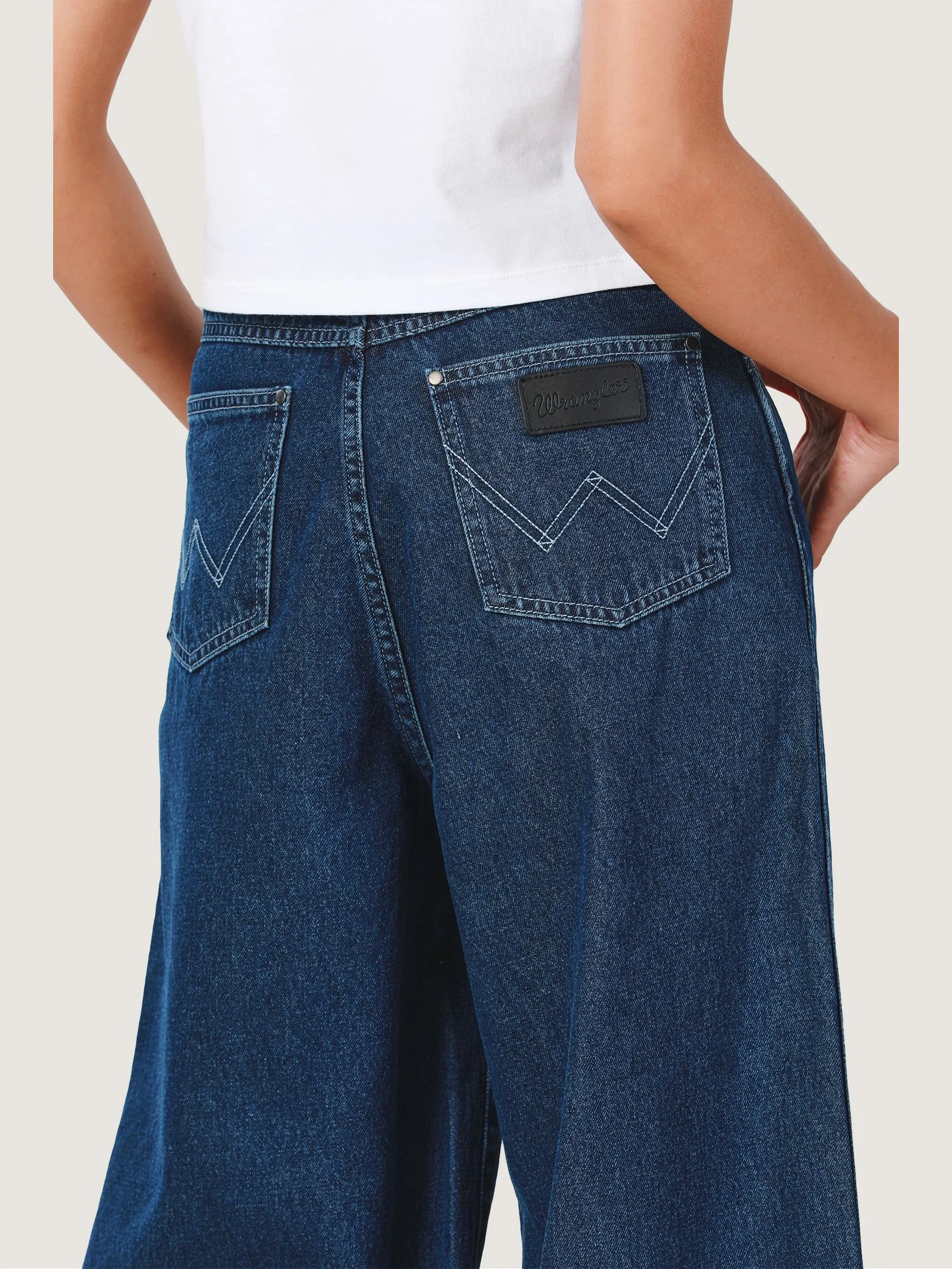 WRANGLER Women's Jeans Everyday with Wrangler Collection Mid Wide Leg Fit Dark Indigo