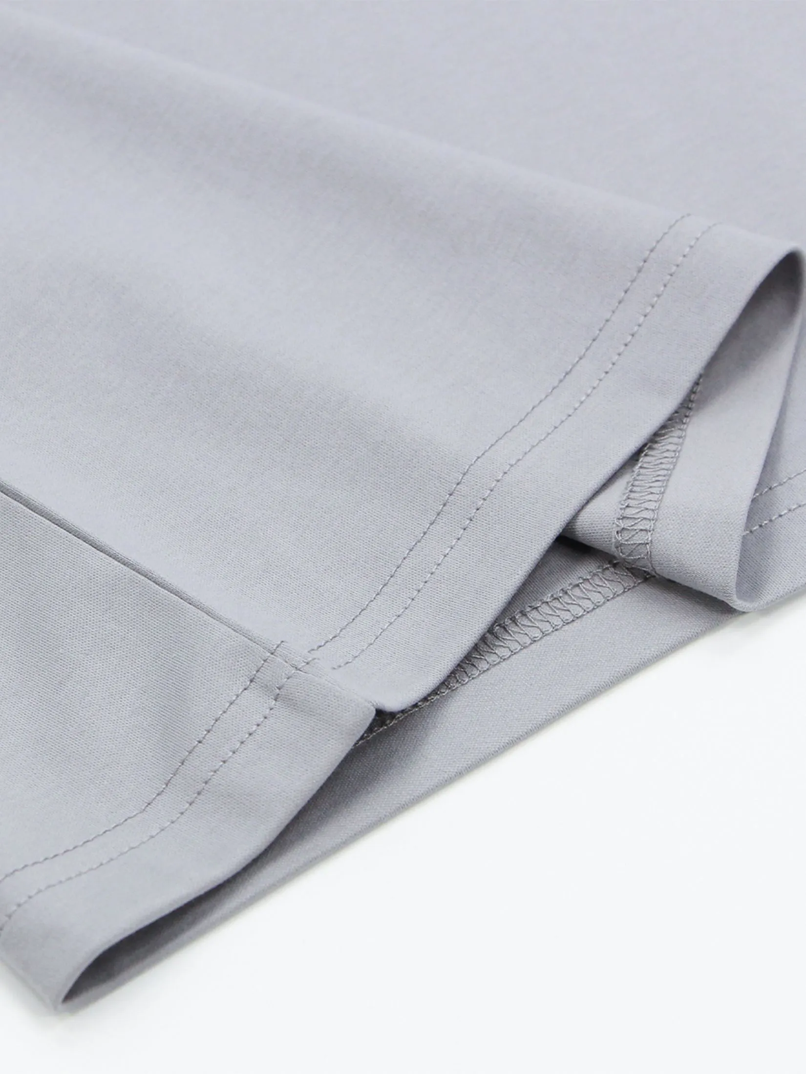 GIORDANO Men's Slim Cotton Embroidery Tee (Liquid Touch) Light Grey