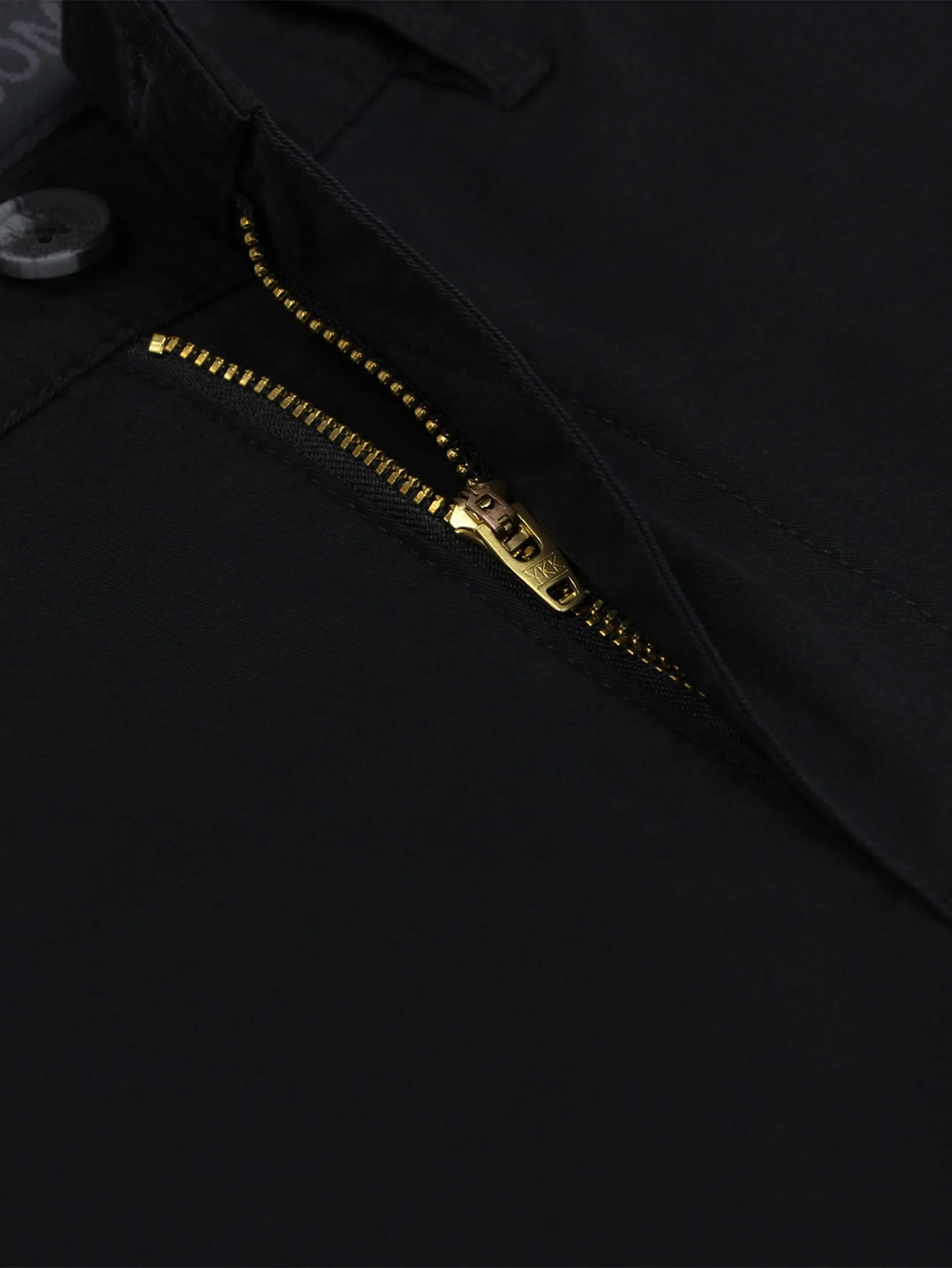 GIORDANO Men's Slim Taper Bermuda Shorts (180° Elastic Waist) Signature Black